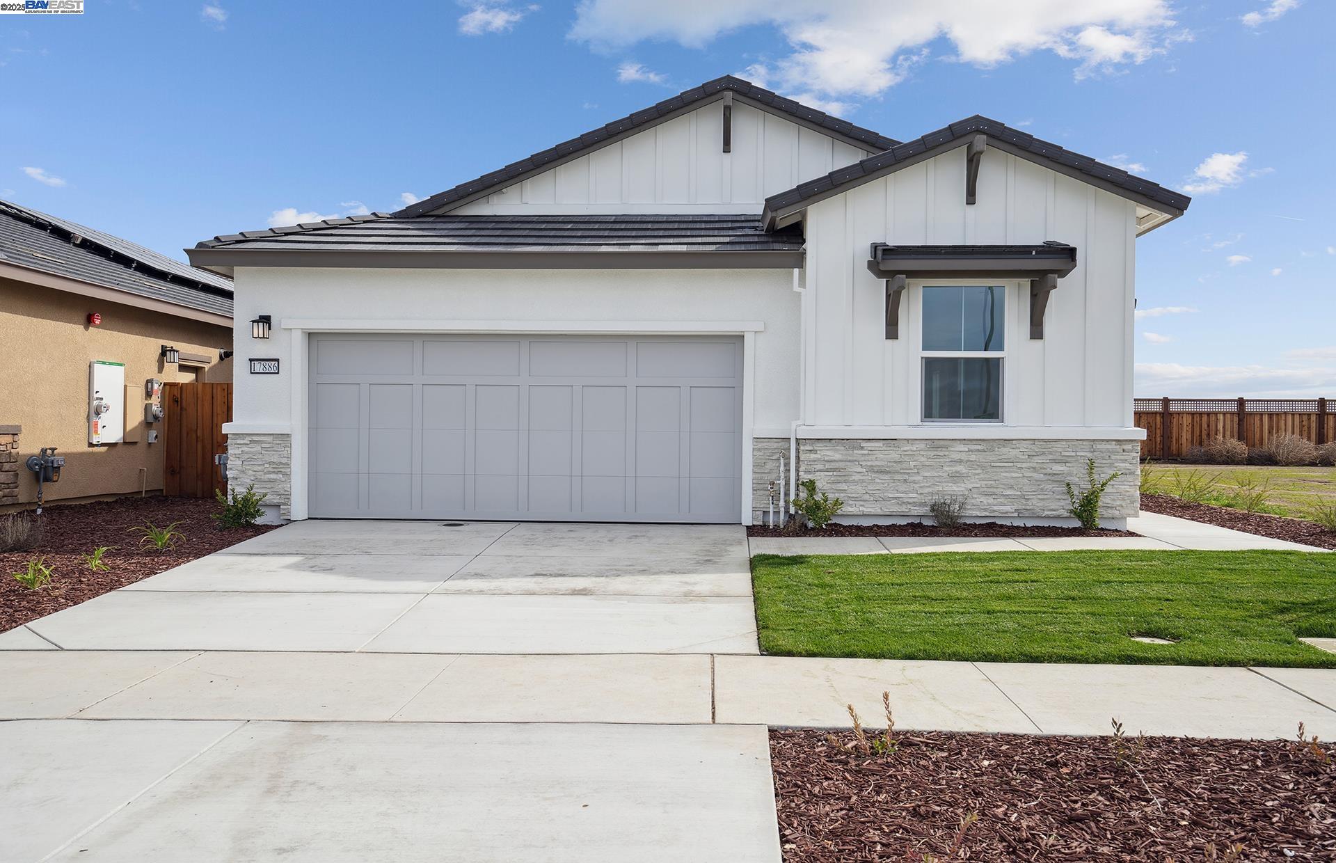 Detail Gallery Image 1 of 29 For 17886 Brightwood Avenue, Lathrop,  CA 95330 - 2 Beds | 2 Baths