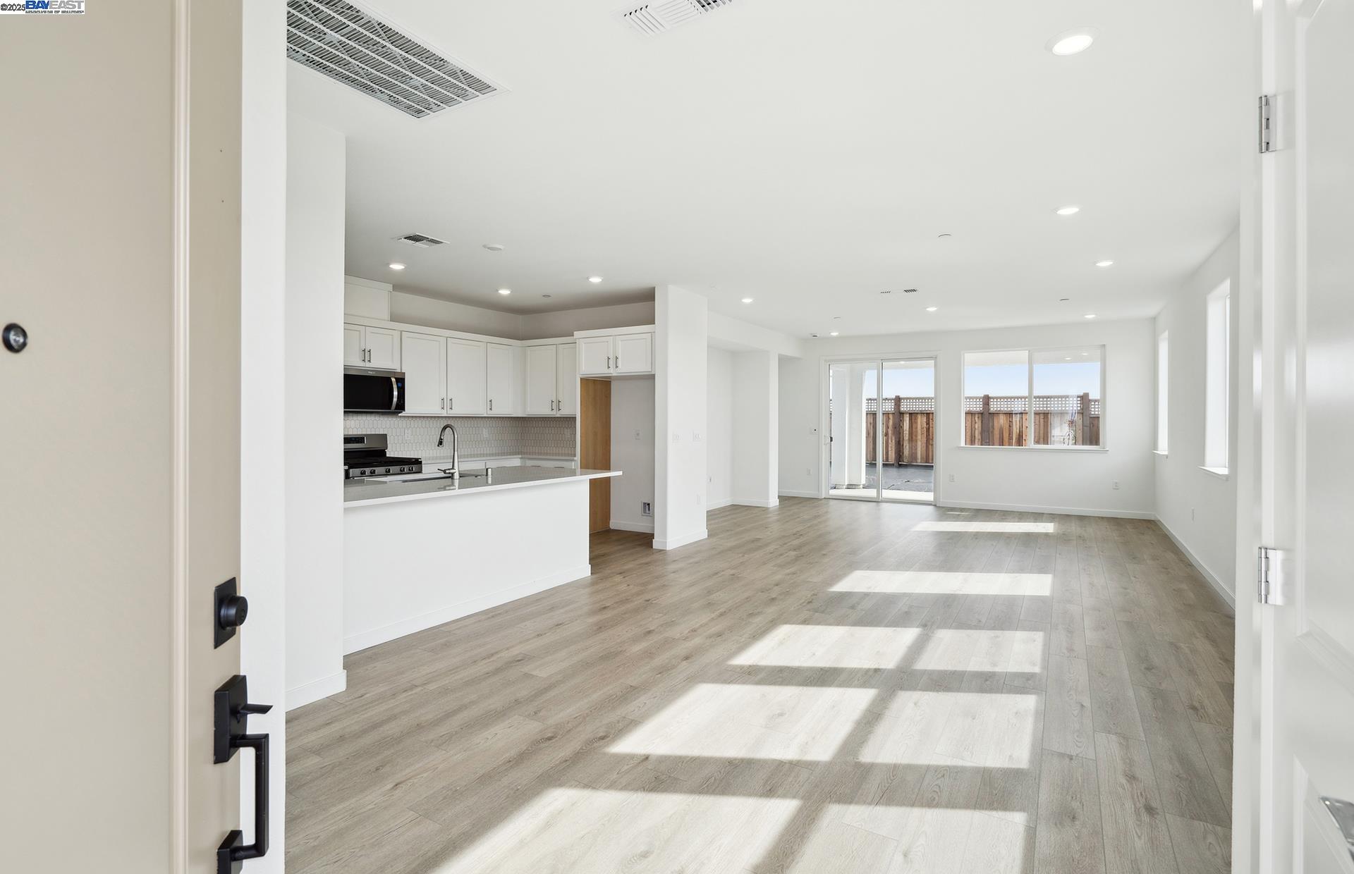 Detail Gallery Image 13 of 29 For 17886 Brightwood Avenue, Lathrop,  CA 95330 - 2 Beds | 2 Baths