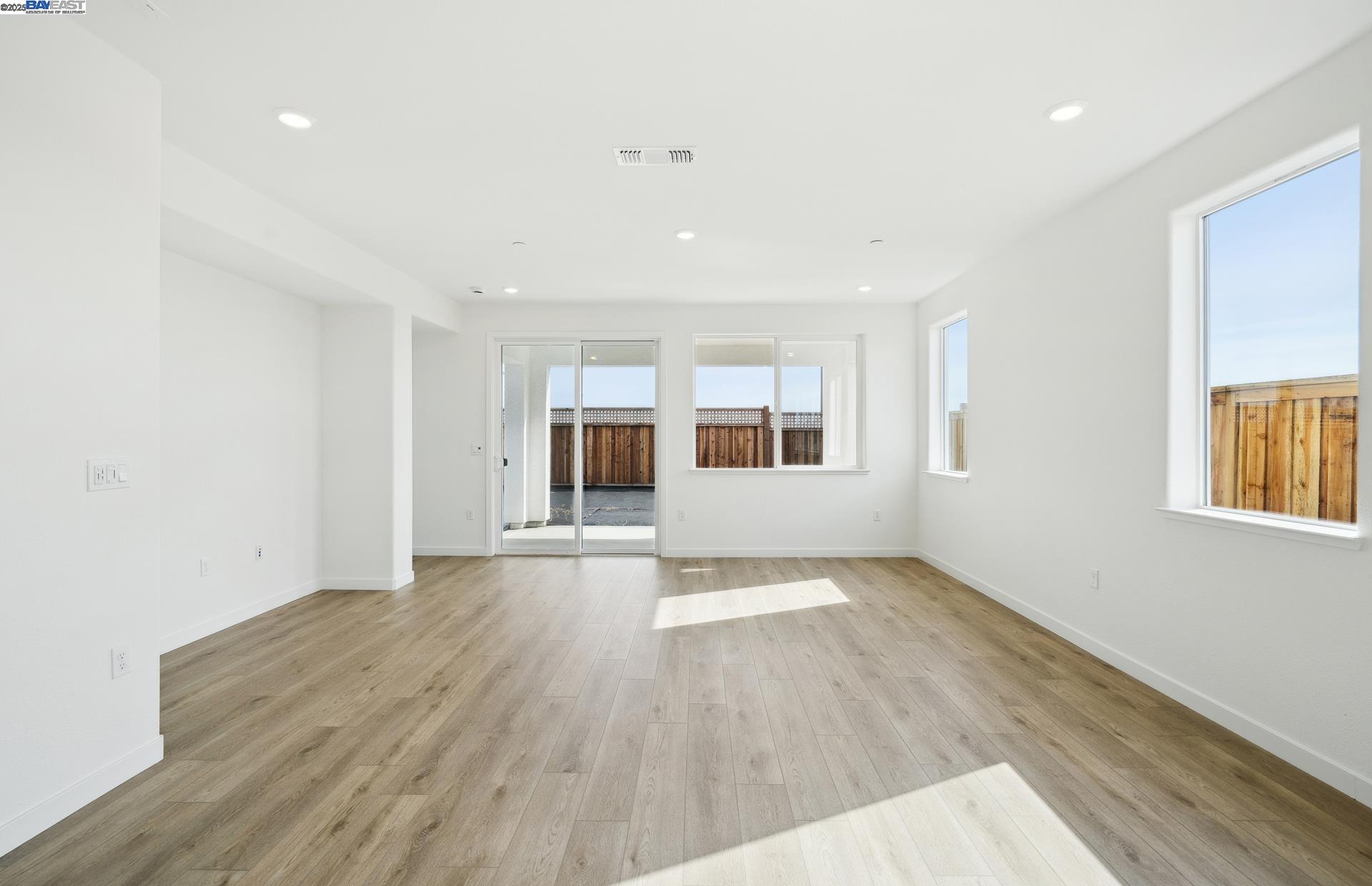 Detail Gallery Image 3 of 29 For 17886 Brightwood Avenue, Lathrop,  CA 95330 - 2 Beds | 2 Baths