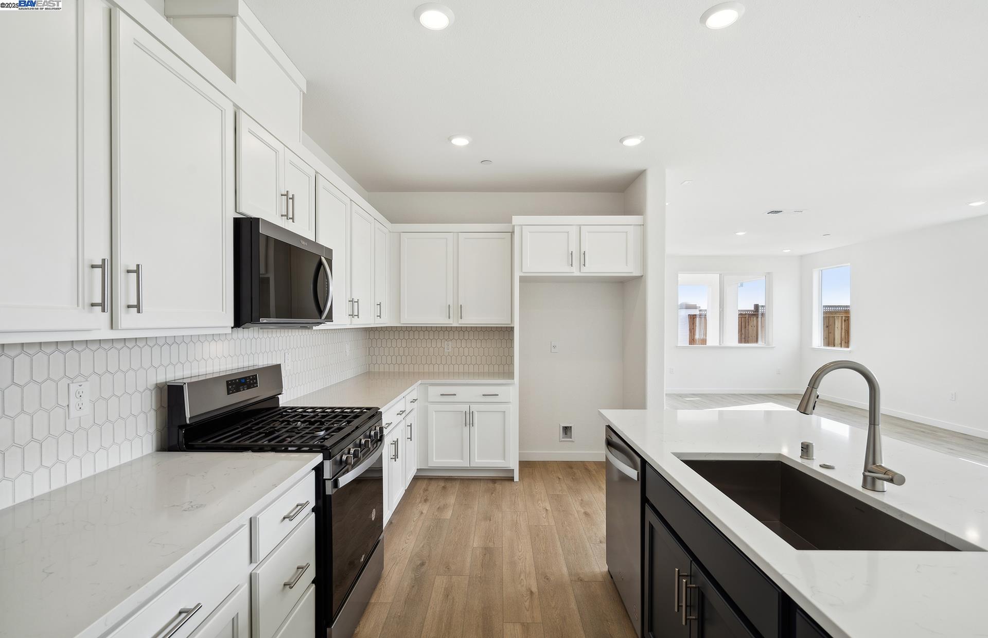 Detail Gallery Image 10 of 29 For 17886 Brightwood Avenue, Lathrop,  CA 95330 - 2 Beds | 2 Baths