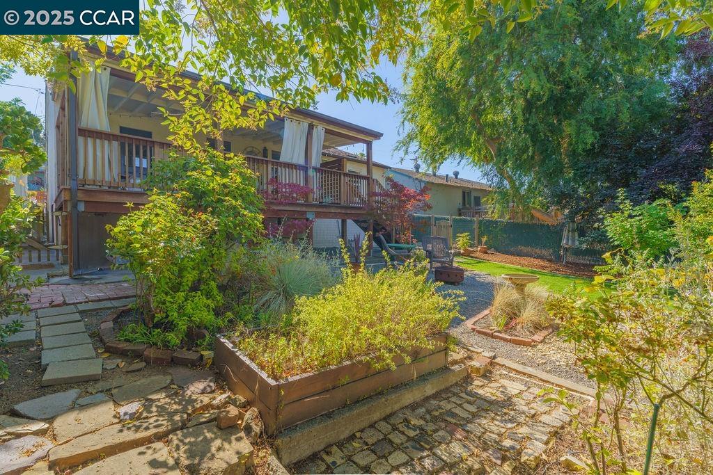 Detail Gallery Image 22 of 41 For 15 Buena Vista, Benicia,  CA 94510 - 3 Beds | 1/1 Baths