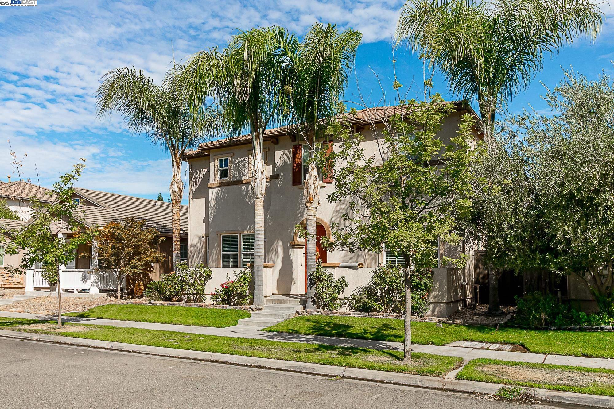 Detail Gallery Image 2 of 37 For 2376 Shire Way, Oakdale,  CA 95361 - 5 Beds | 3 Baths