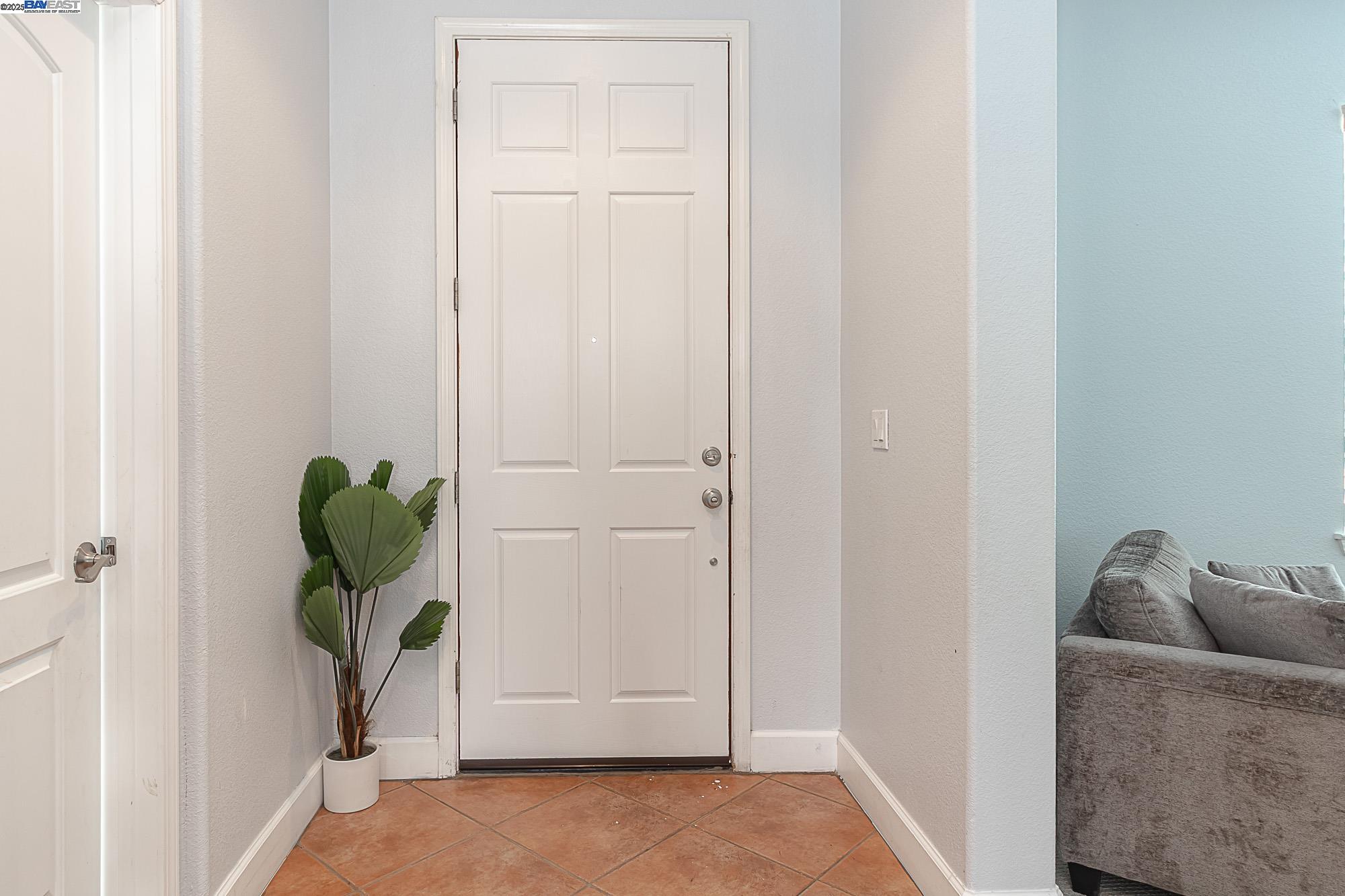 Detail Gallery Image 4 of 37 For 2376 Shire Way, Oakdale,  CA 95361 - 5 Beds | 3 Baths