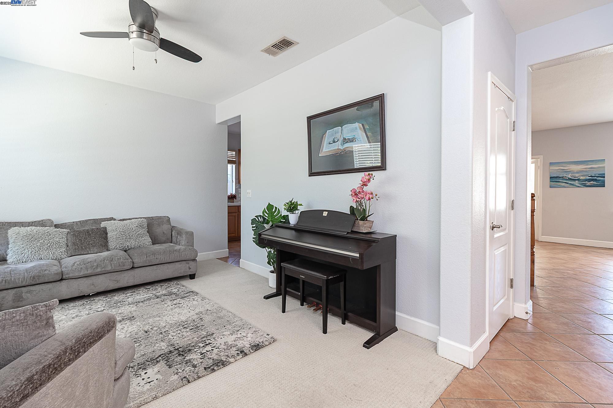 Detail Gallery Image 6 of 37 For 2376 Shire Way, Oakdale,  CA 95361 - 5 Beds | 3 Baths