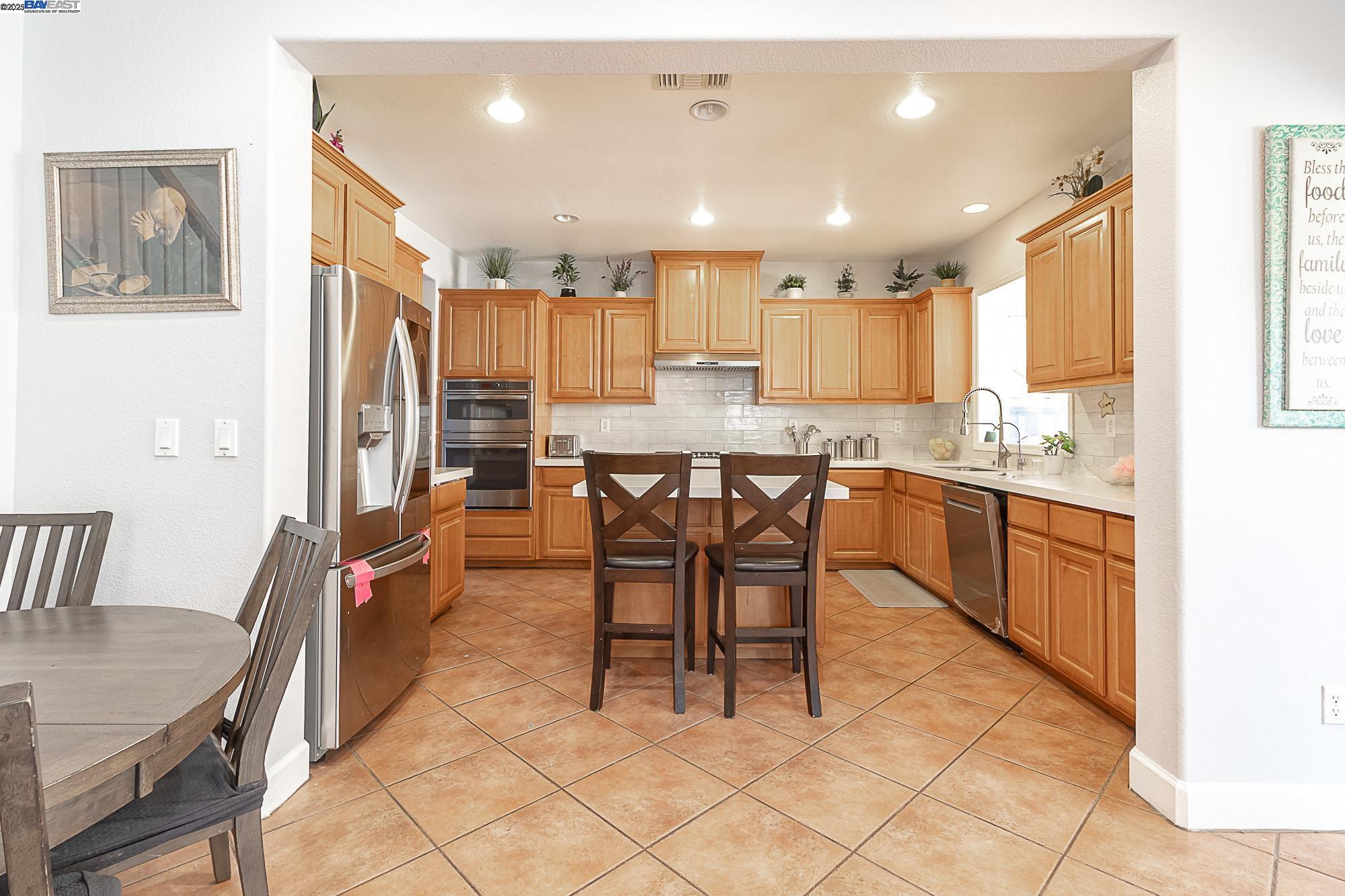 Detail Gallery Image 9 of 37 For 2376 Shire Way, Oakdale,  CA 95361 - 5 Beds | 3 Baths