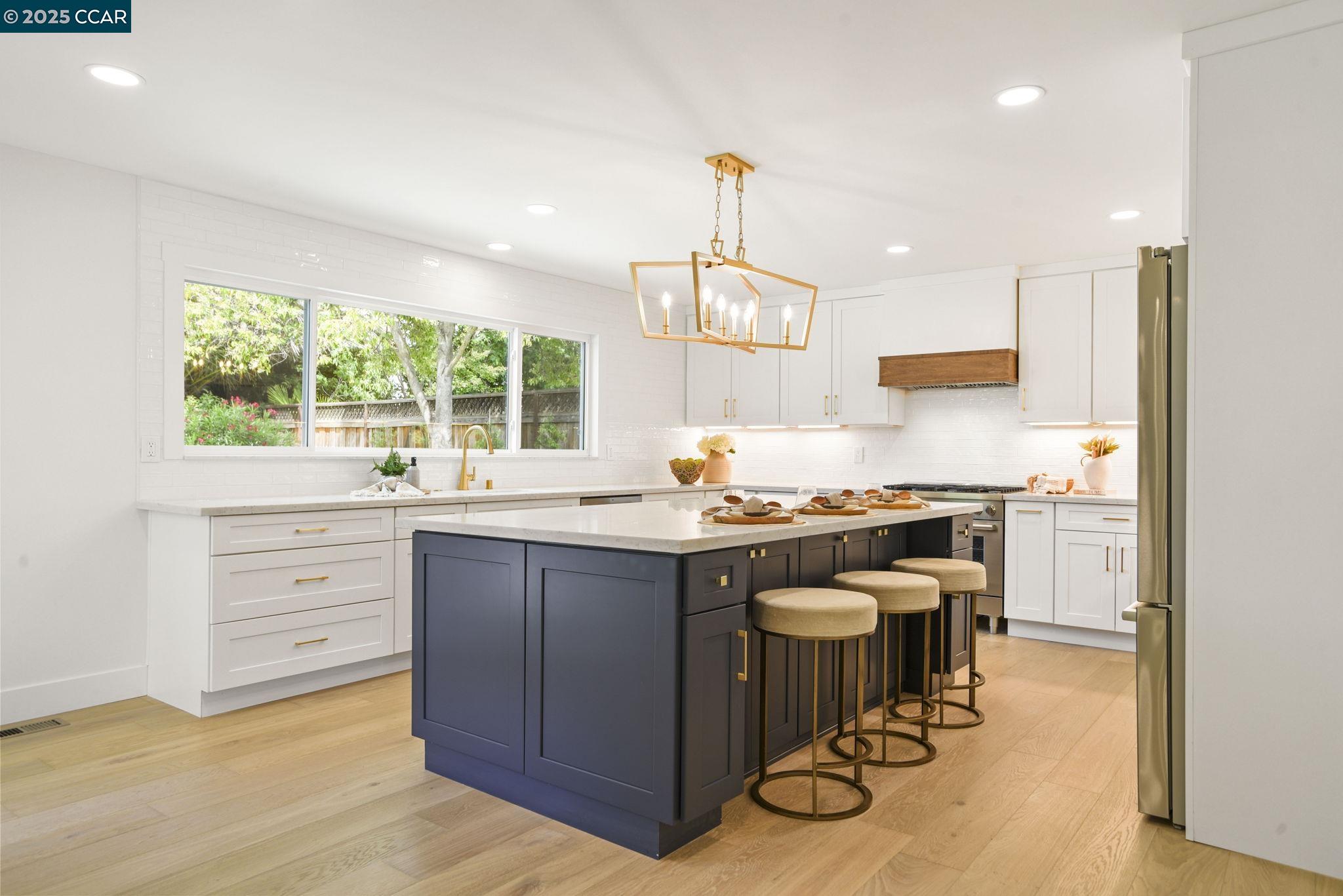 Detail Gallery Image 16 of 58 For 3715 Liscome Way, Concord,  CA 94518 - 4 Beds | 2/1 Baths