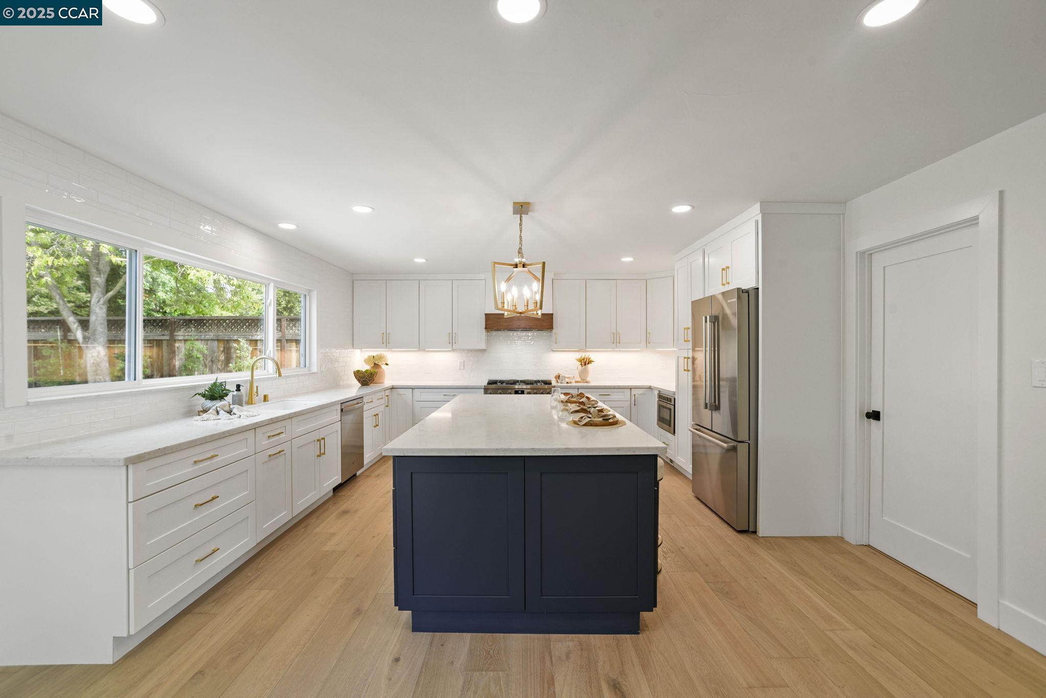 Detail Gallery Image 19 of 58 For 3715 Liscome Way, Concord,  CA 94518 - 4 Beds | 2/1 Baths