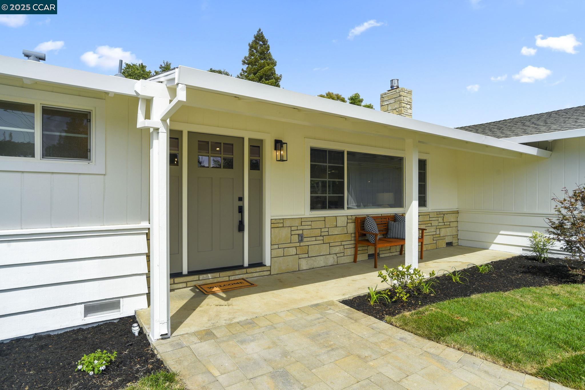 Detail Gallery Image 5 of 58 For 3715 Liscome Way, Concord,  CA 94518 - 4 Beds | 2/1 Baths