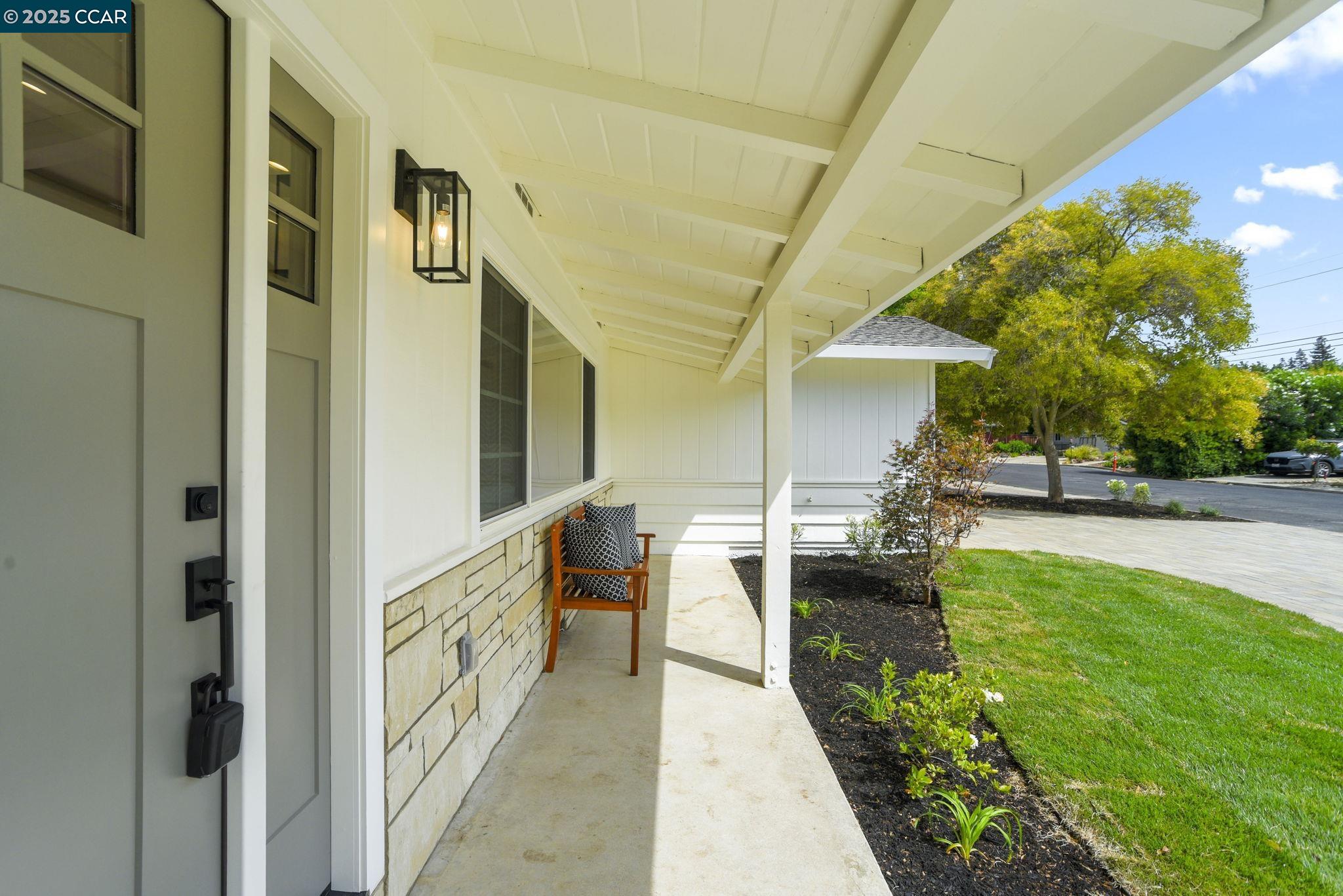 Detail Gallery Image 6 of 58 For 3715 Liscome Way, Concord,  CA 94518 - 4 Beds | 2/1 Baths