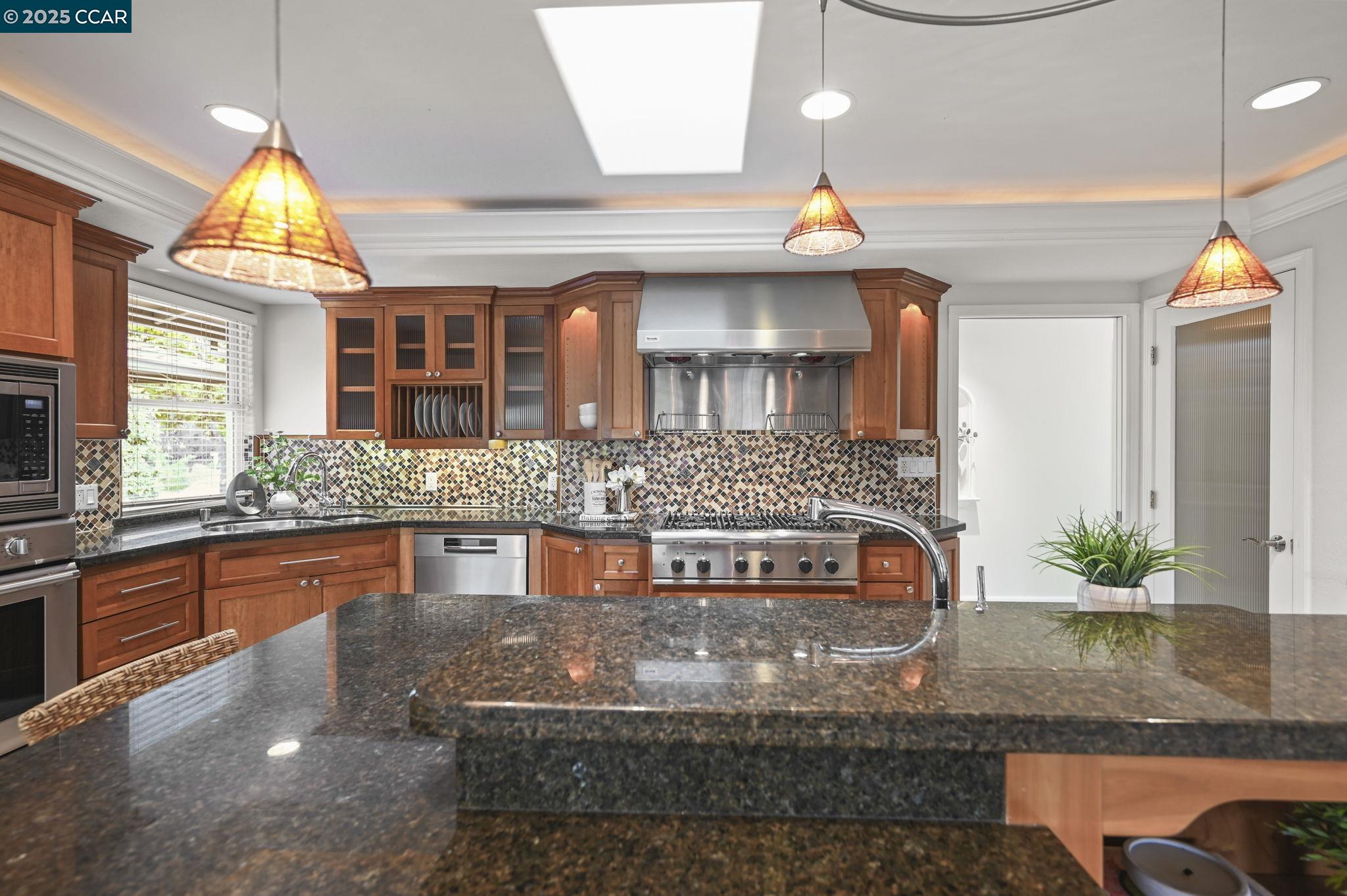 Detail Gallery Image 20 of 58 For 34 Willowview Ct, Danville,  CA 94526 - 4 Beds | 2/1 Baths
