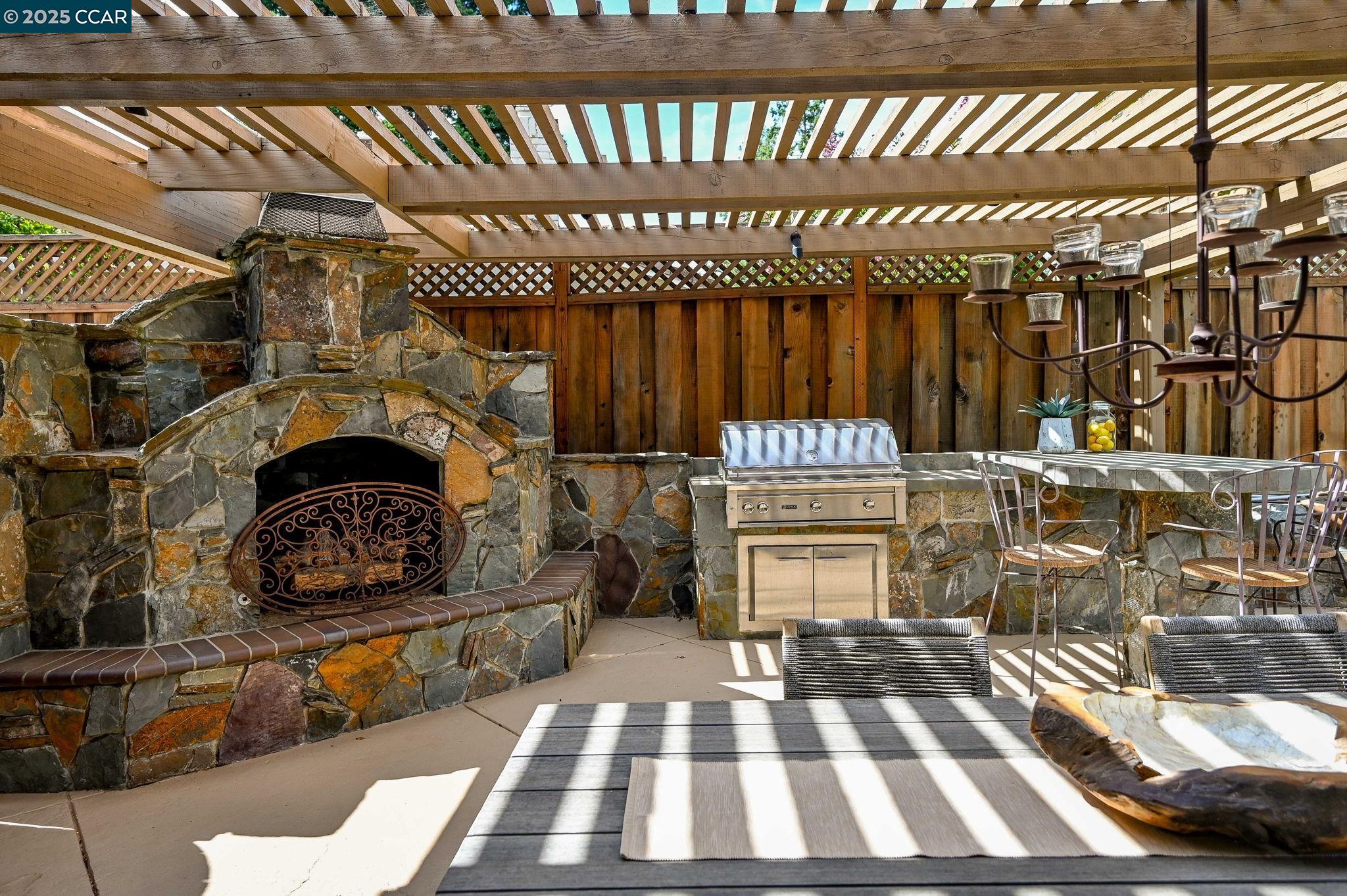 Detail Gallery Image 34 of 58 For 34 Willowview Ct, Danville,  CA 94526 - 4 Beds | 2/1 Baths