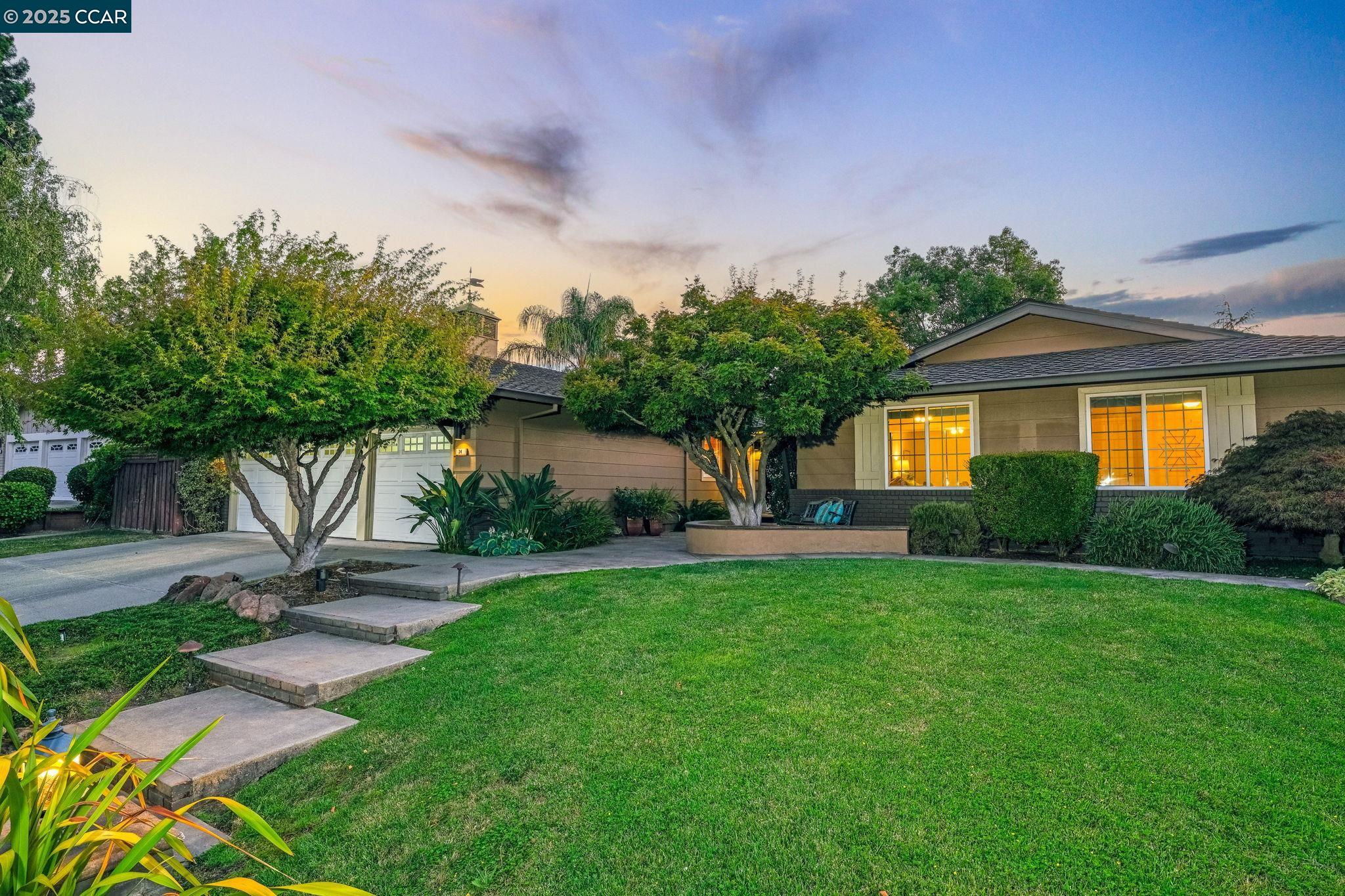 Detail Gallery Image 6 of 58 For 34 Willowview Ct, Danville,  CA 94526 - 4 Beds | 2/1 Baths