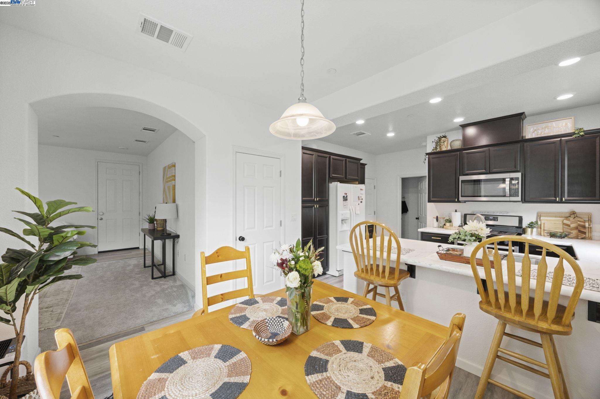 Detail Gallery Image 10 of 28 For 4450 Oakfield Dr, Stockton,  CA 95210 - 3 Beds | 2/1 Baths