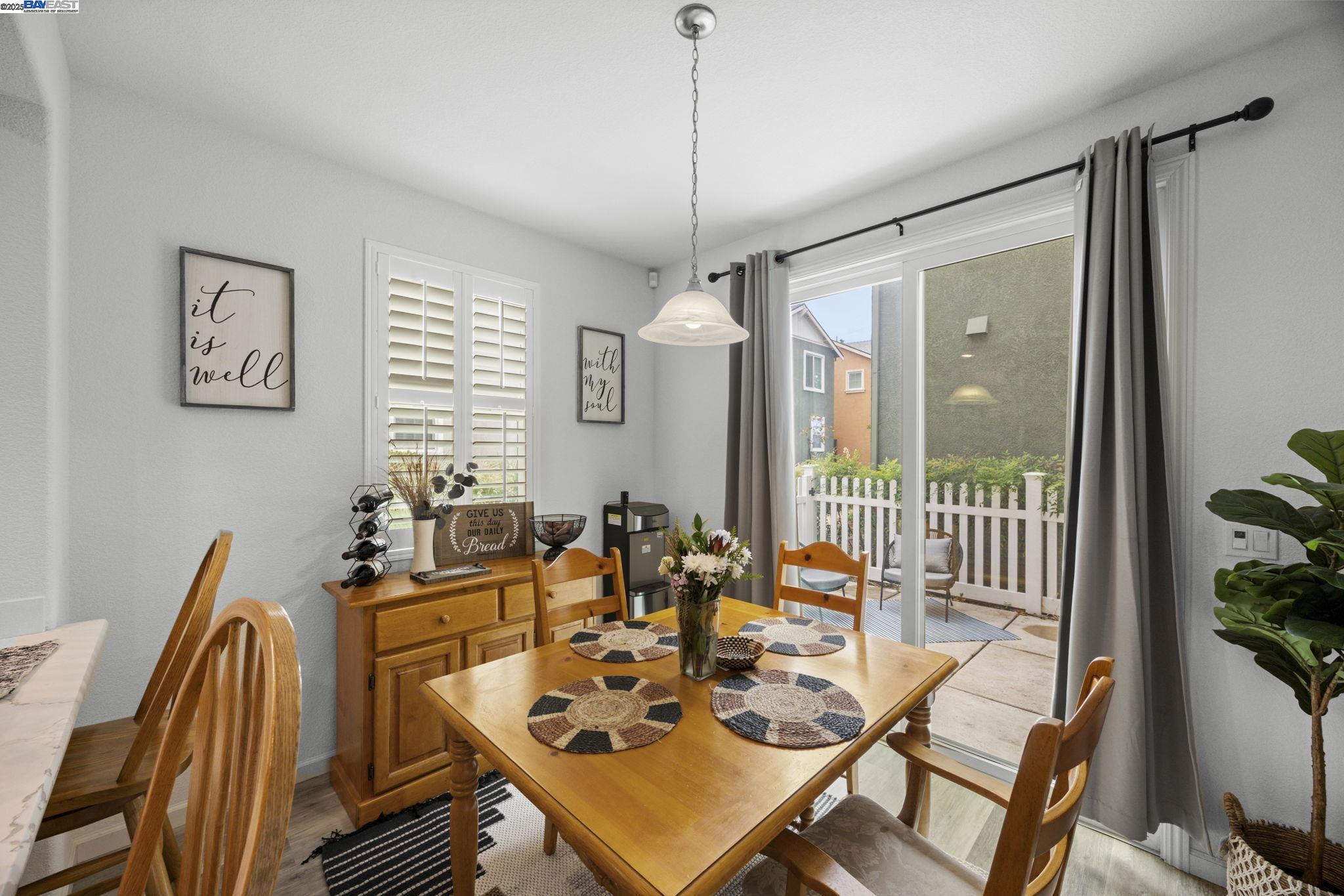 Detail Gallery Image 11 of 28 For 4450 Oakfield Dr, Stockton,  CA 95210 - 3 Beds | 2/1 Baths
