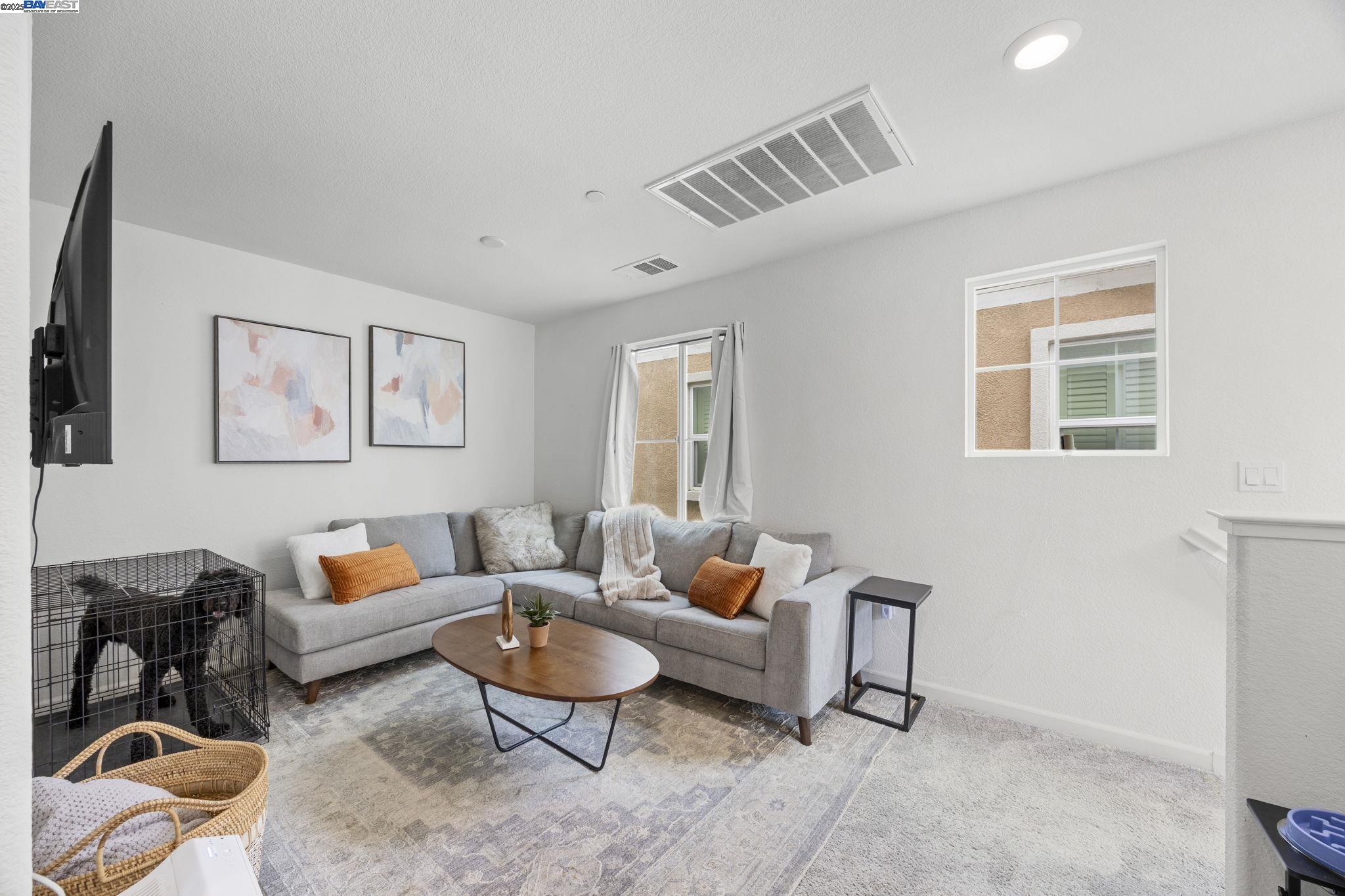 Detail Gallery Image 13 of 28 For 4450 Oakfield Dr, Stockton,  CA 95210 - 3 Beds | 2/1 Baths