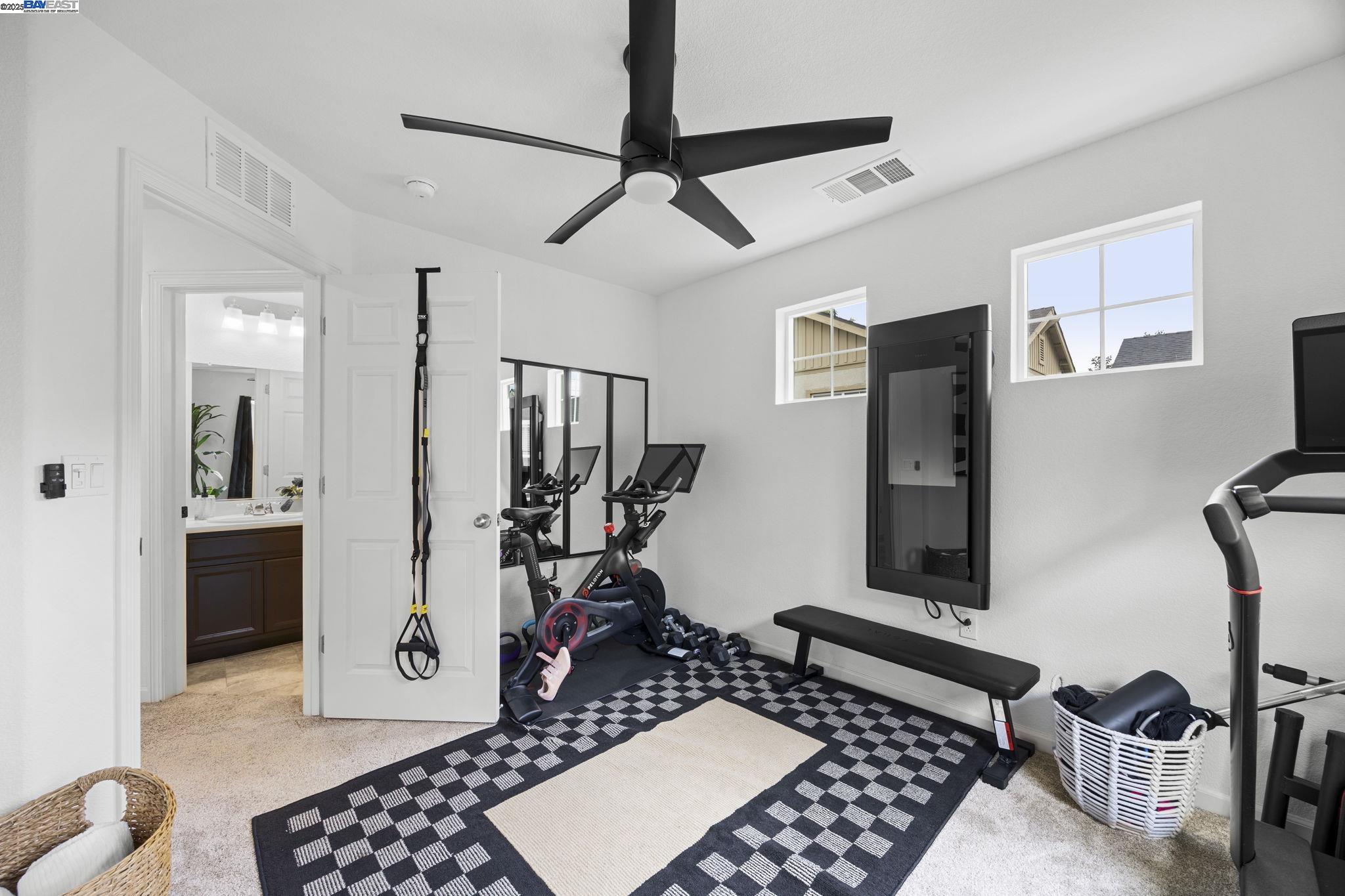 Detail Gallery Image 14 of 28 For 4450 Oakfield Dr, Stockton,  CA 95210 - 3 Beds | 2/1 Baths