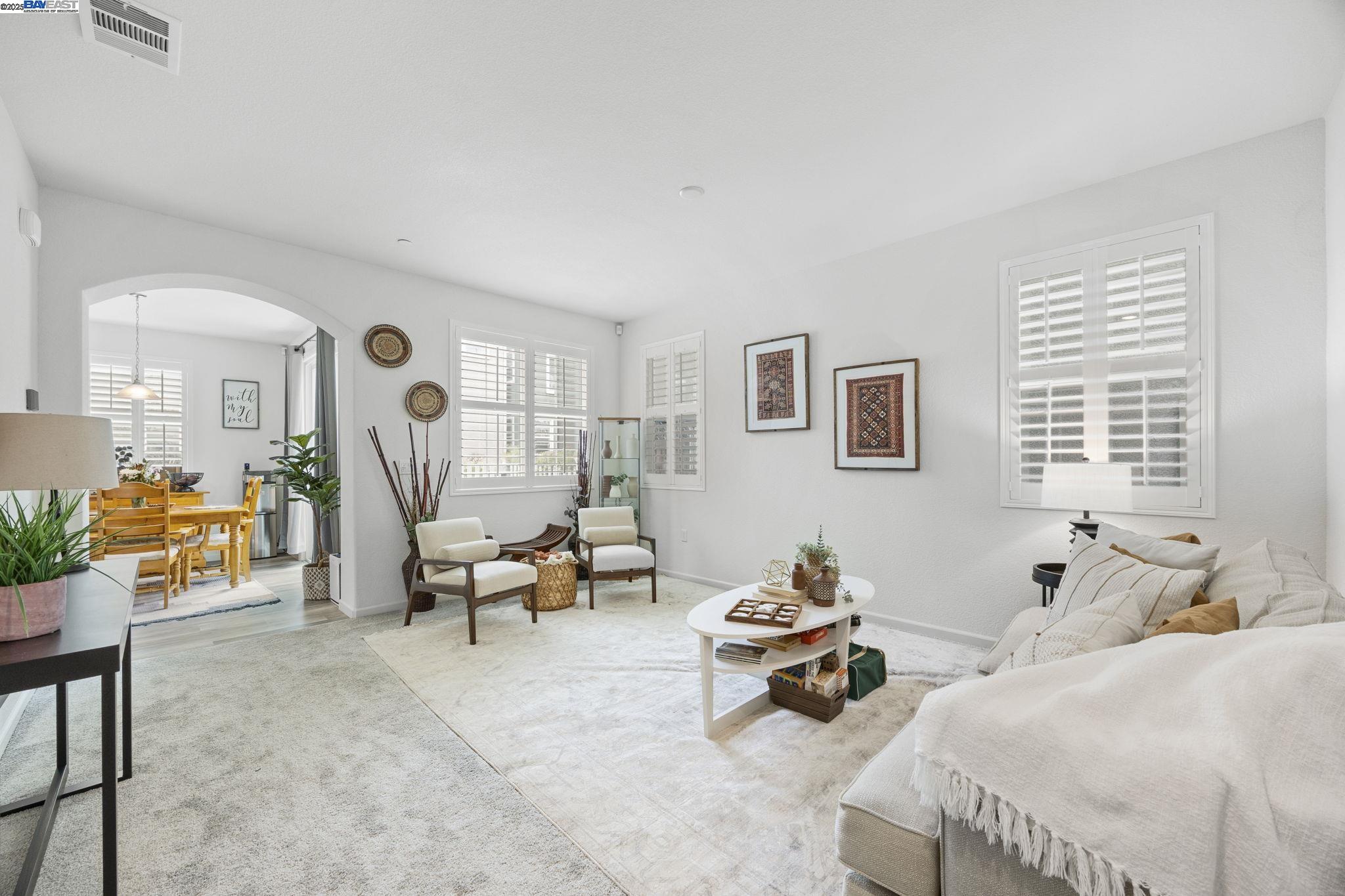 Detail Gallery Image 3 of 28 For 4450 Oakfield Dr, Stockton,  CA 95210 - 3 Beds | 2/1 Baths