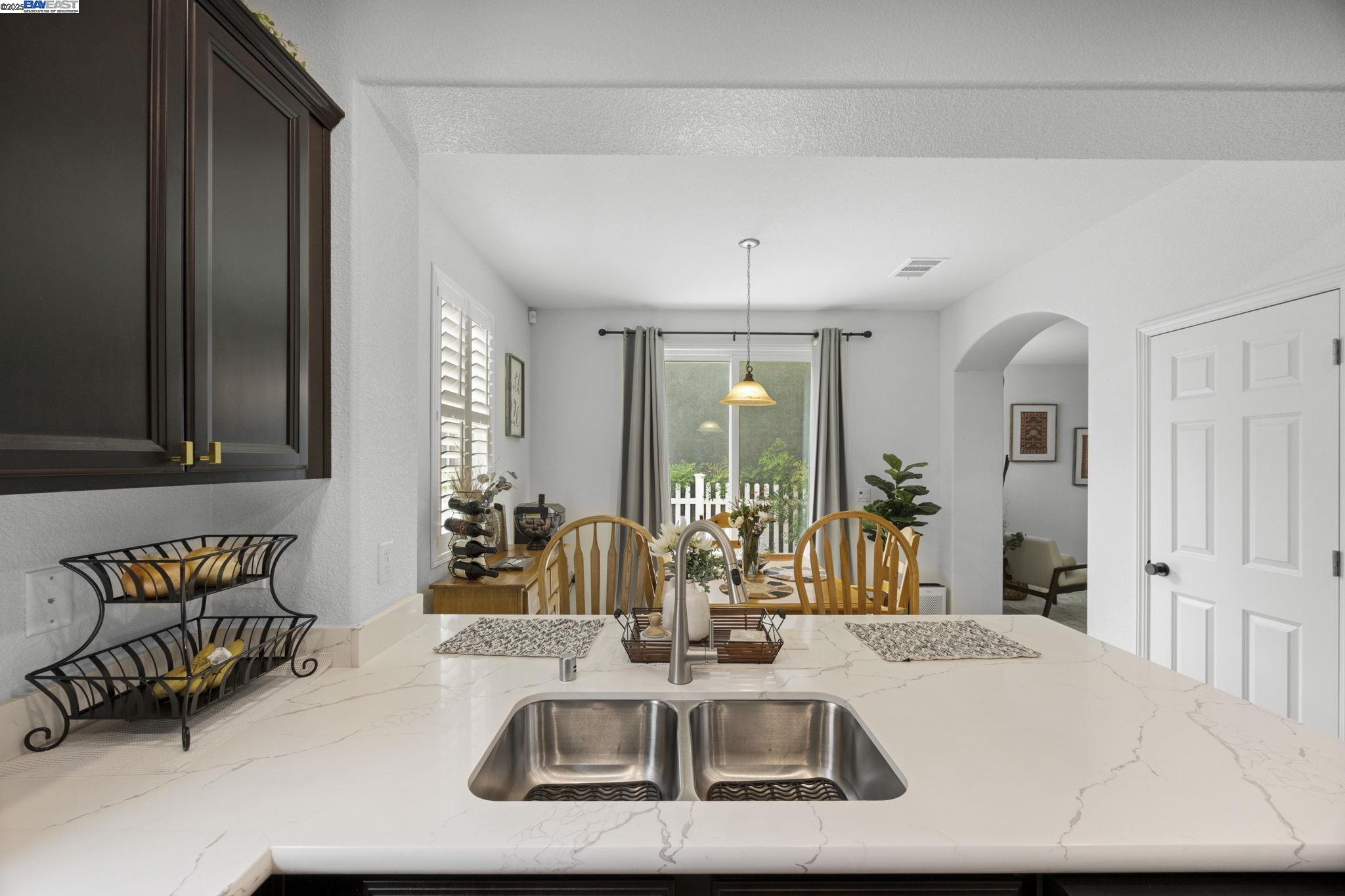 Detail Gallery Image 8 of 28 For 4450 Oakfield Dr, Stockton,  CA 95210 - 3 Beds | 2/1 Baths