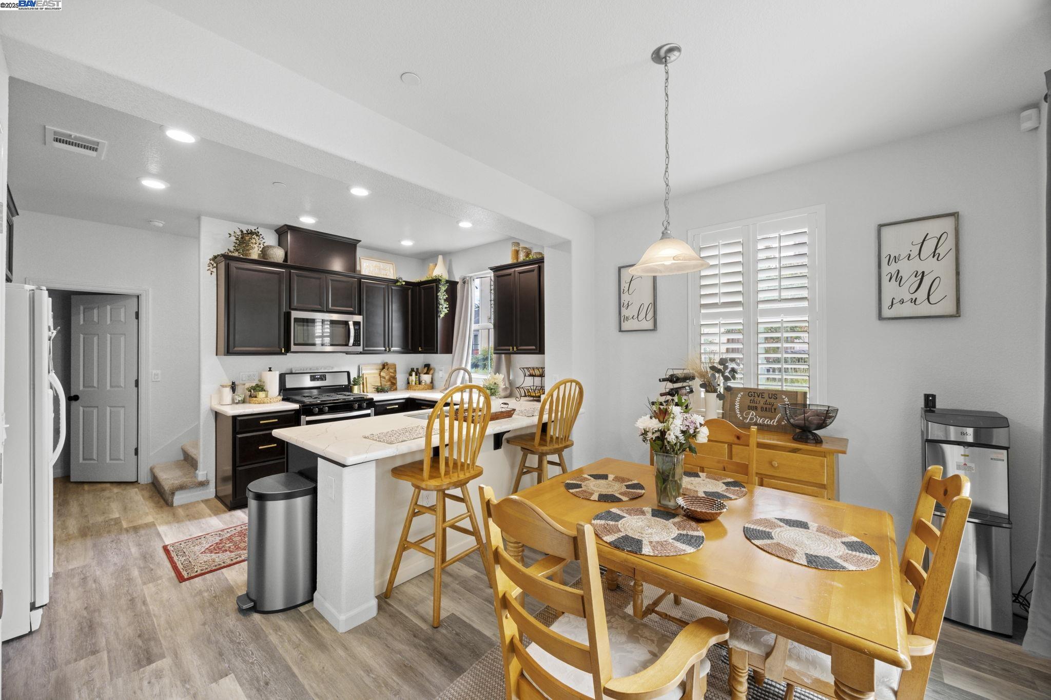 Detail Gallery Image 9 of 28 For 4450 Oakfield Dr, Stockton,  CA 95210 - 3 Beds | 2/1 Baths