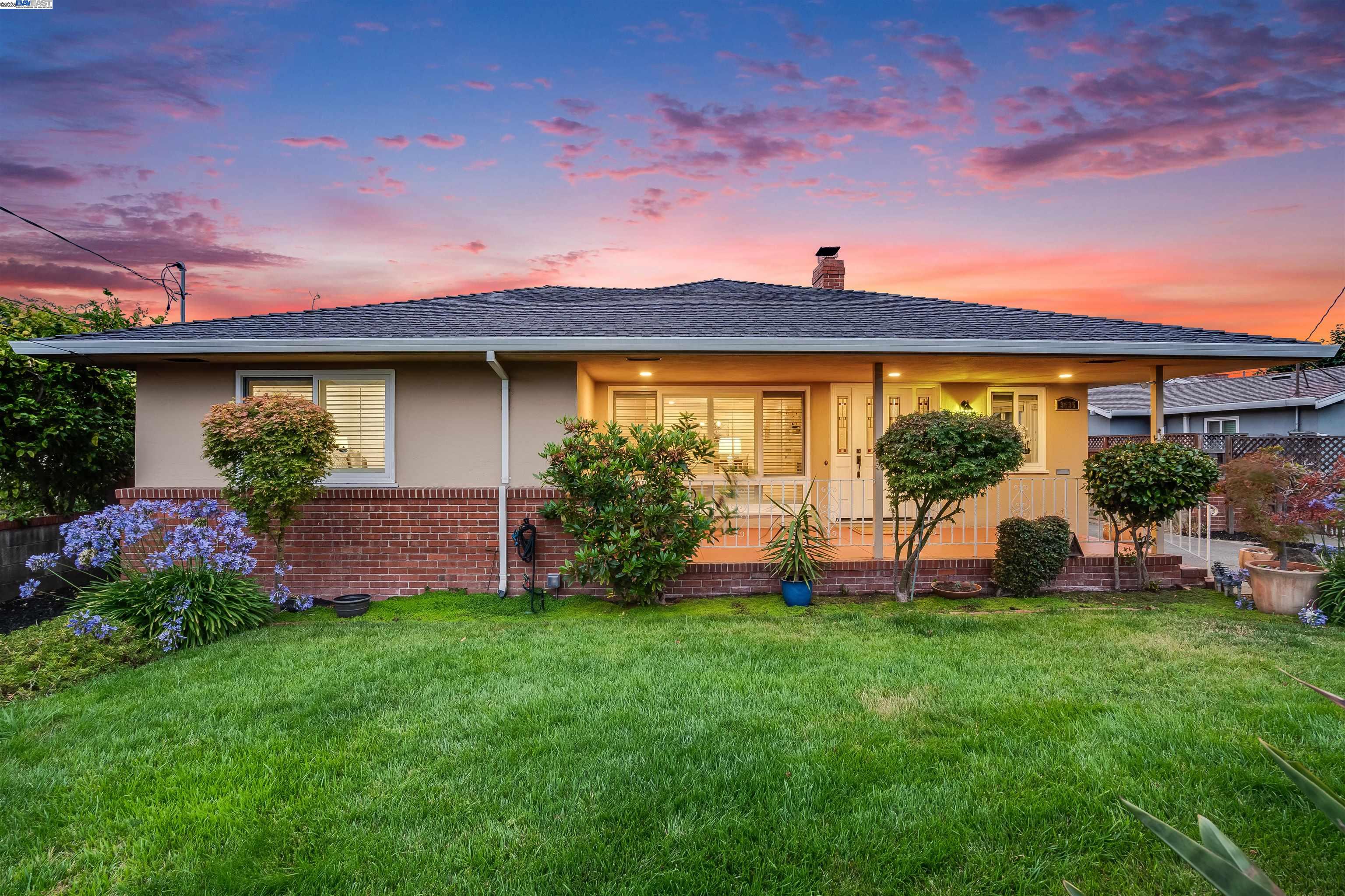 Detail Gallery Image 1 of 1 For 3635 Lorena Ave, Castro Valley,  CA 94546 - 3 Beds | 2 Baths