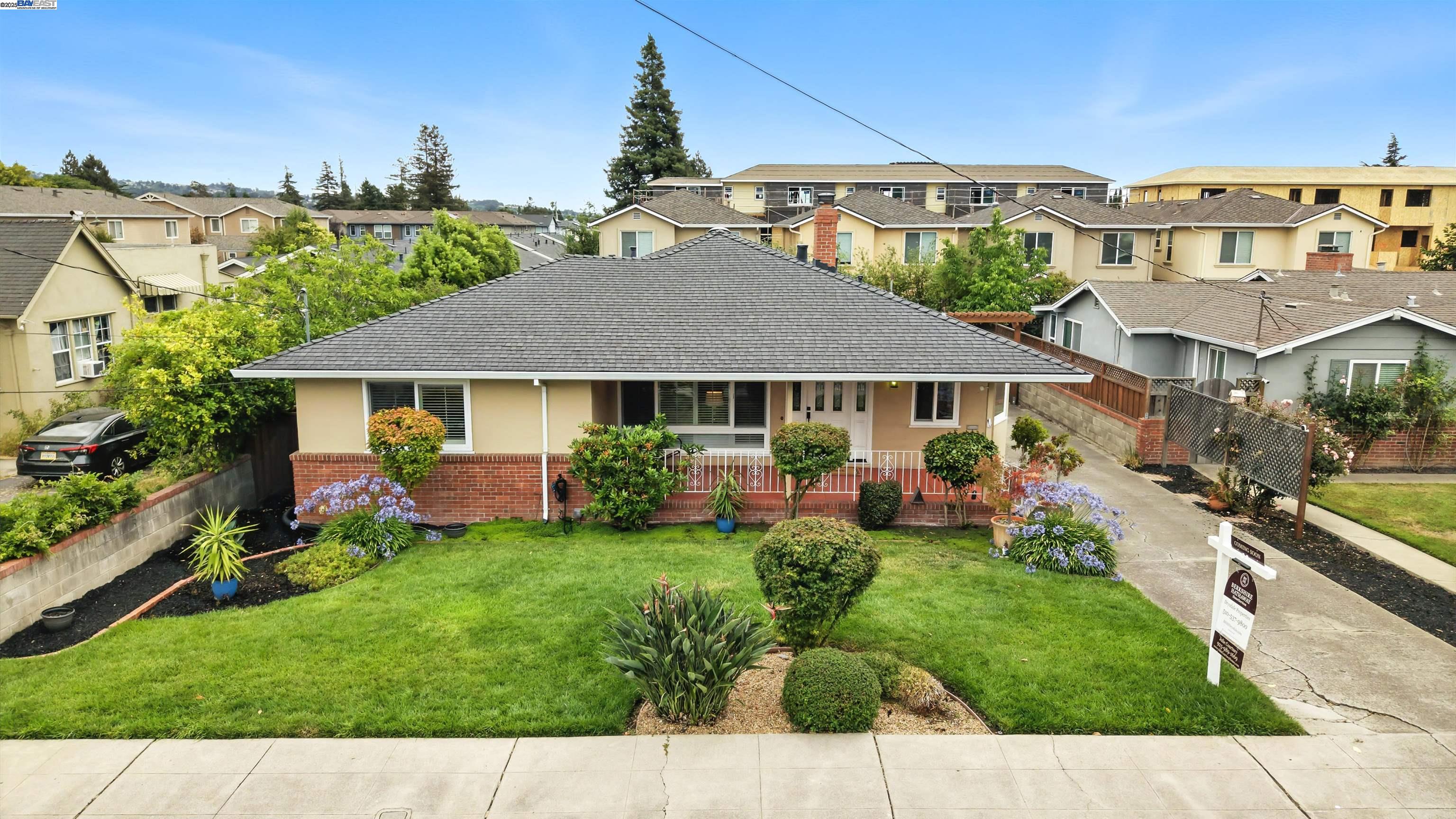 Detail Gallery Image 4 of 59 For 3635 Lorena Ave, Castro Valley,  CA 94546 - 3 Beds | 2 Baths