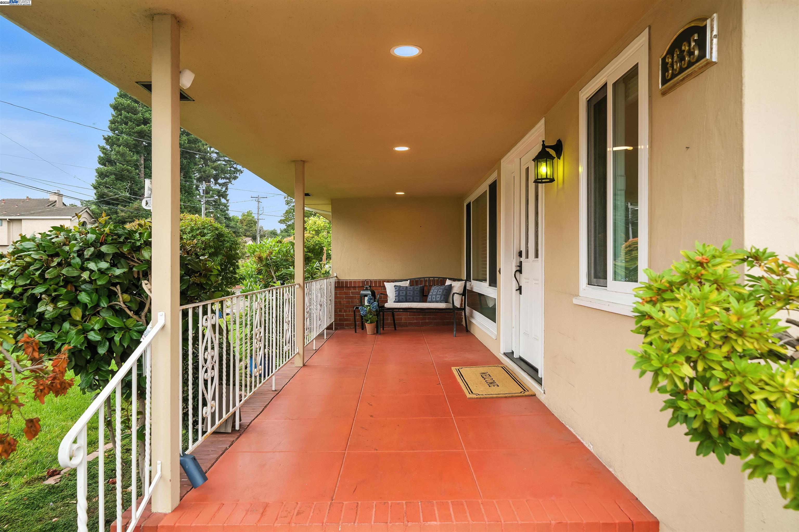 Detail Gallery Image 8 of 59 For 3635 Lorena Ave, Castro Valley,  CA 94546 - 3 Beds | 2 Baths