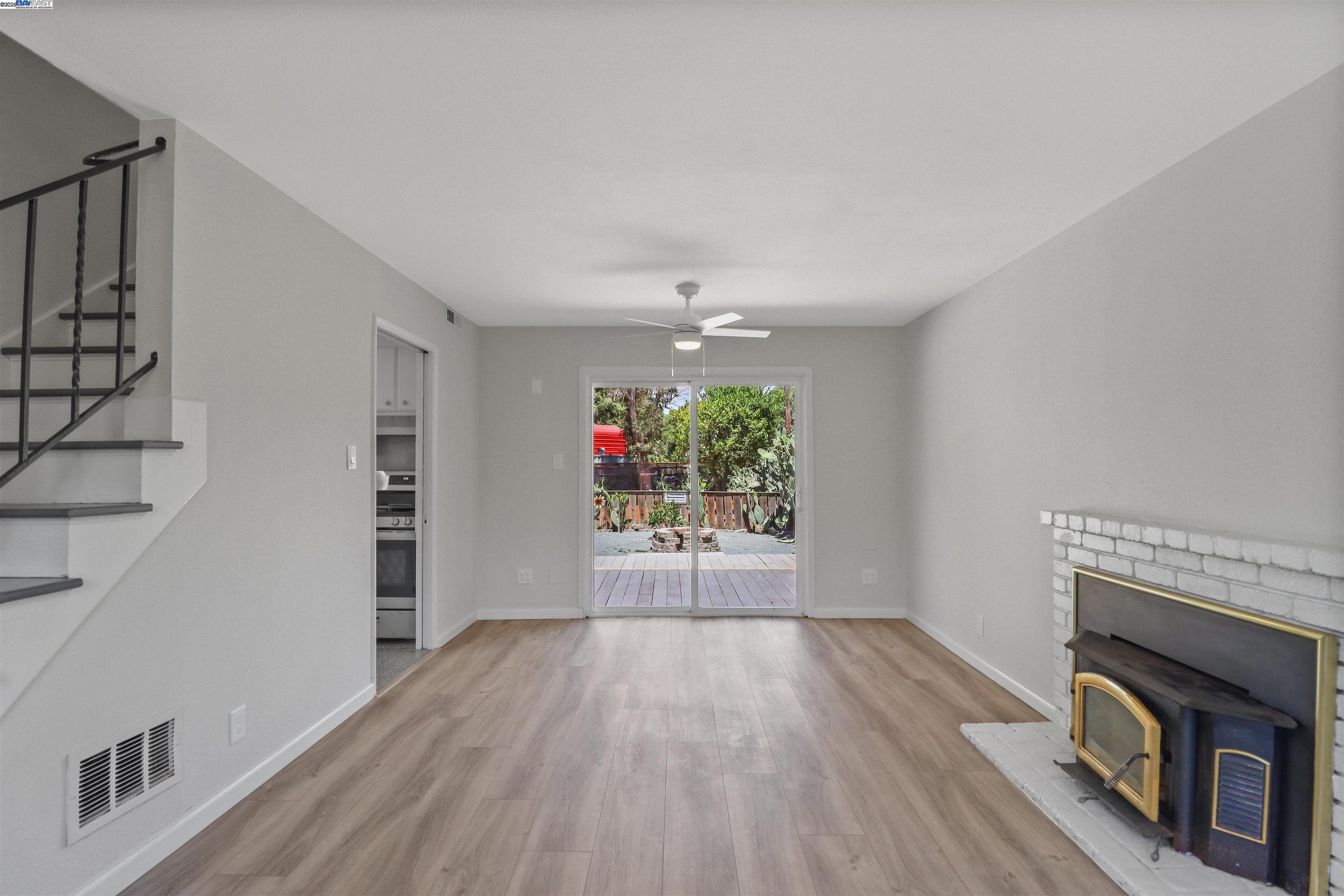 Detail Gallery Image 14 of 32 For 1391 Brookview Dr., Concord,  CA 94520 - 3 Beds | 2/1 Baths