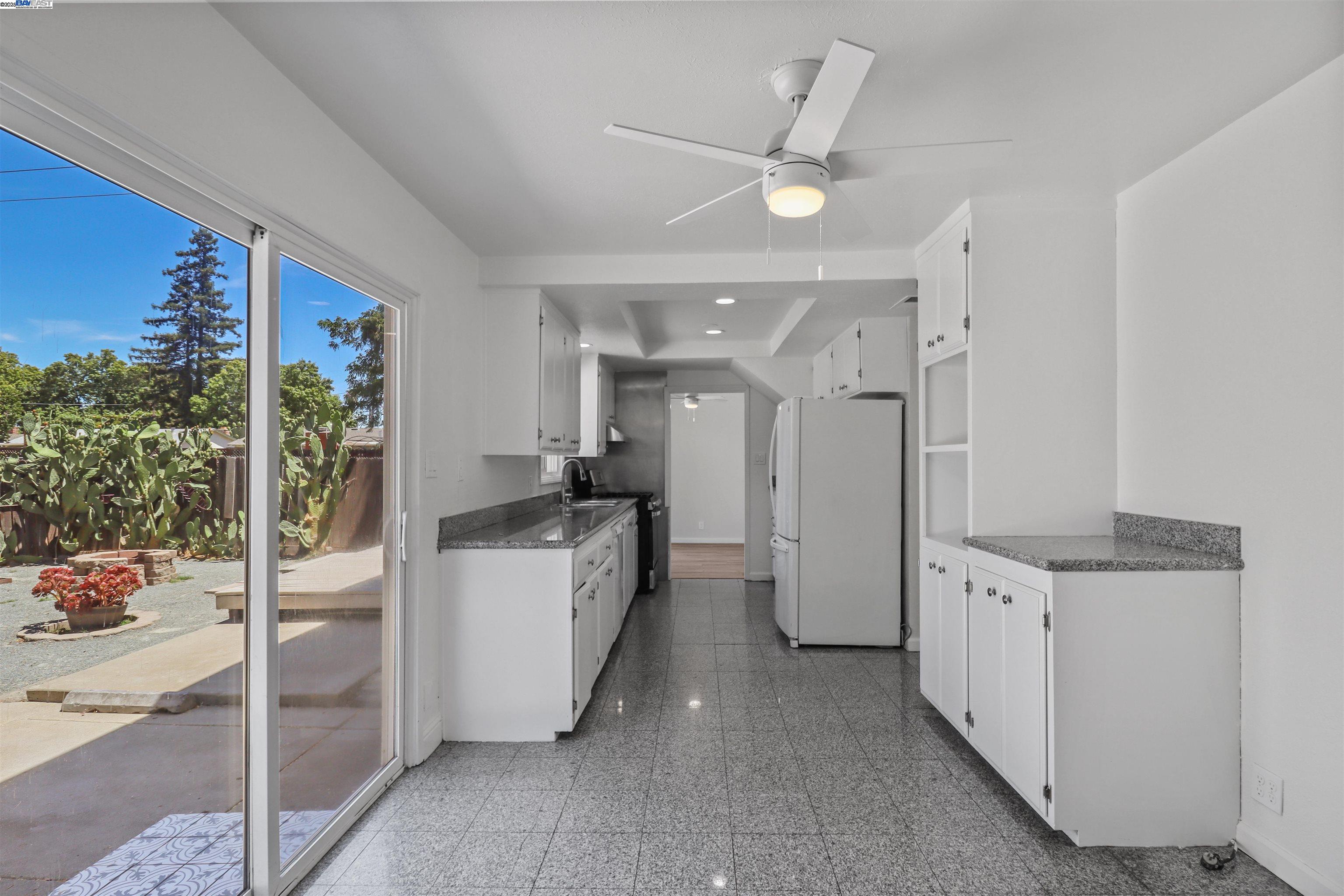 Detail Gallery Image 16 of 32 For 1391 Brookview Dr., Concord,  CA 94520 - 3 Beds | 2/1 Baths