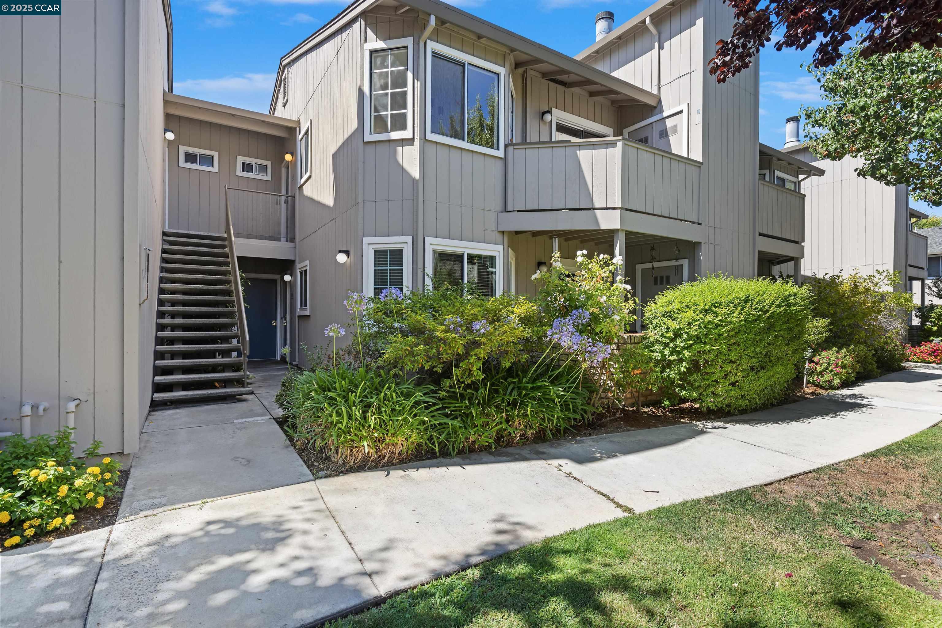 Detail Gallery Image 1 of 21 For 3450 Wine Cask Way, San Jose,  CA 95124 - 2 Beds | 2 Baths