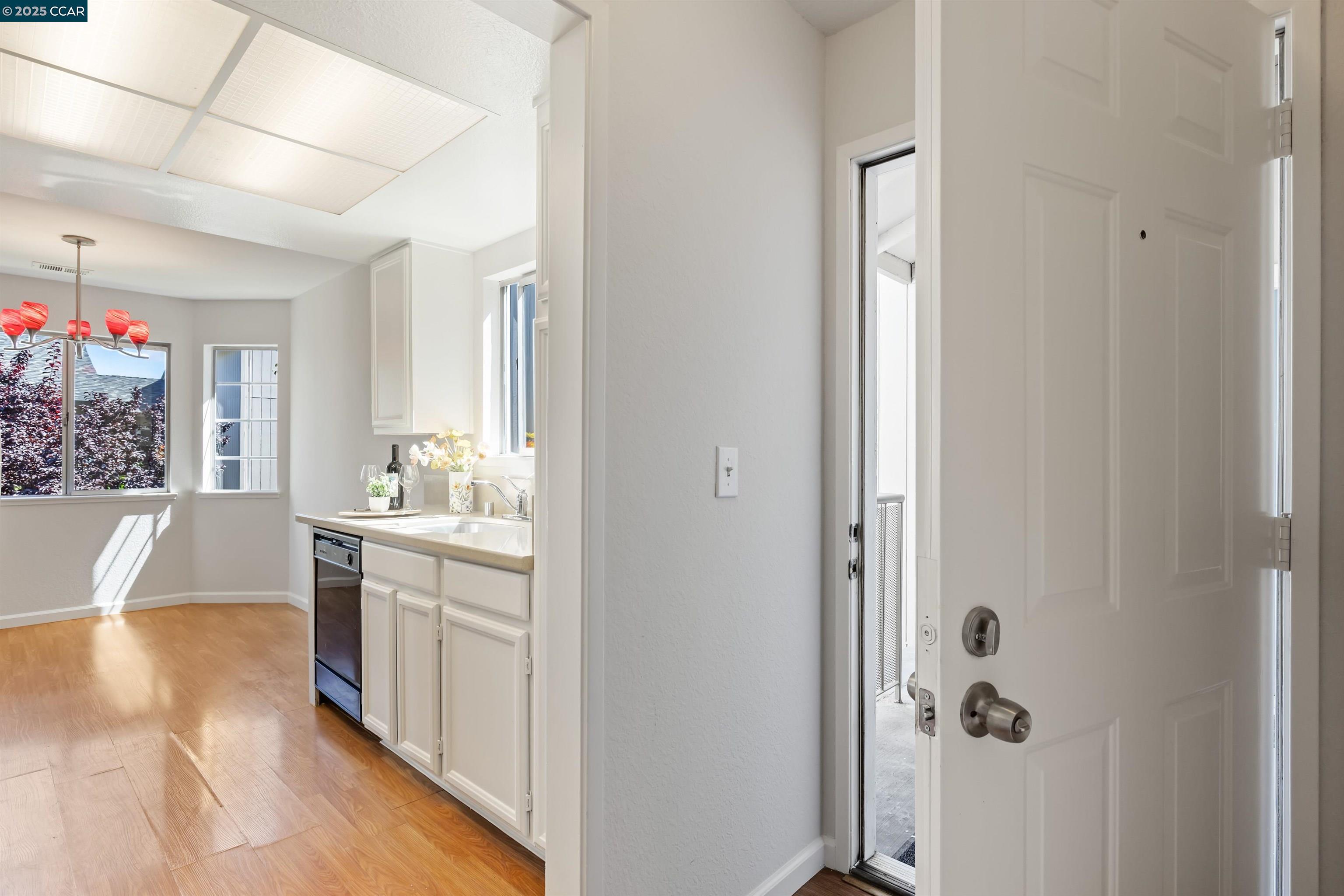 Detail Gallery Image 2 of 21 For 3450 Wine Cask Way, San Jose,  CA 95124 - 2 Beds | 2 Baths