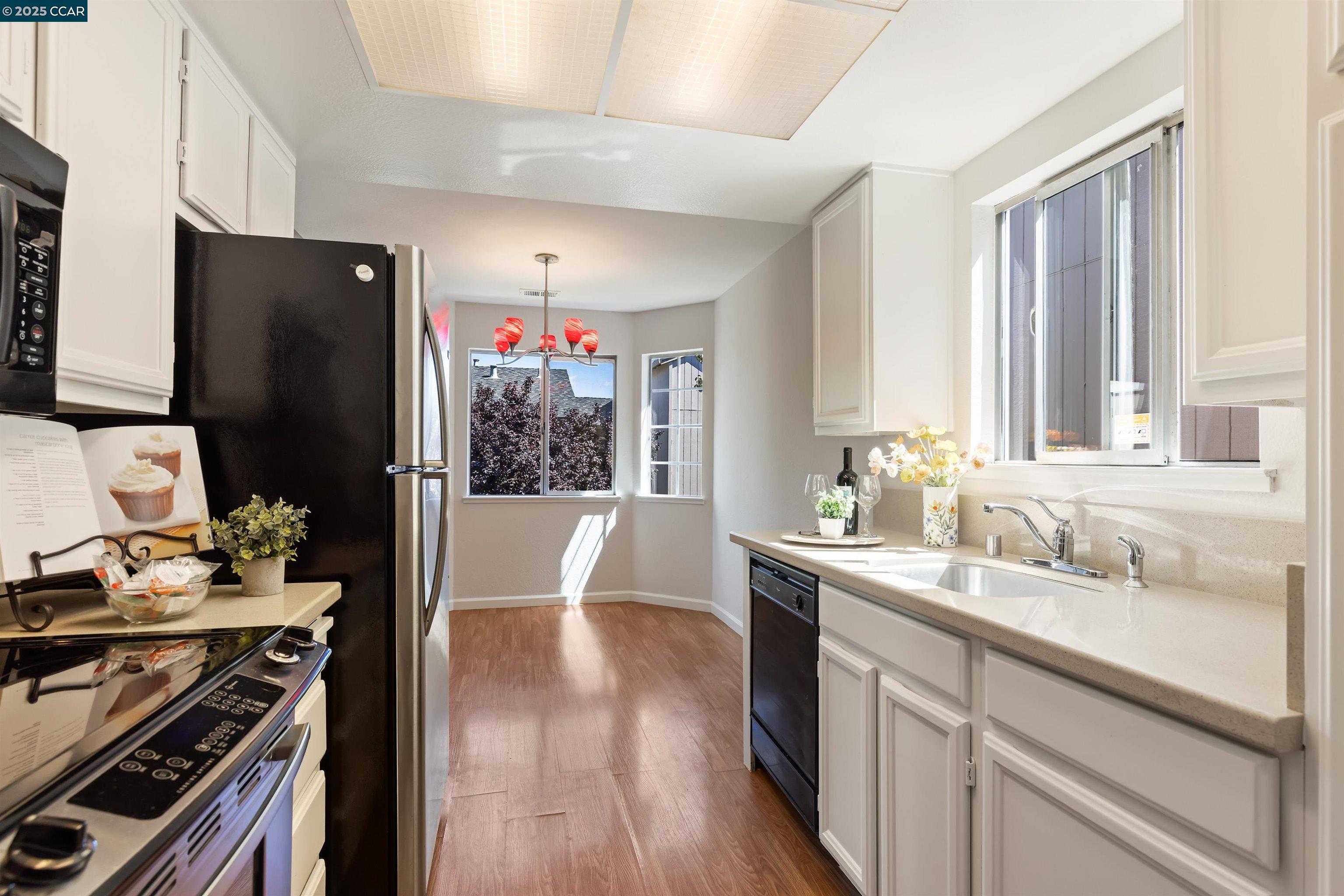 Detail Gallery Image 3 of 21 For 3450 Wine Cask Way, San Jose,  CA 95124 - 2 Beds | 2 Baths