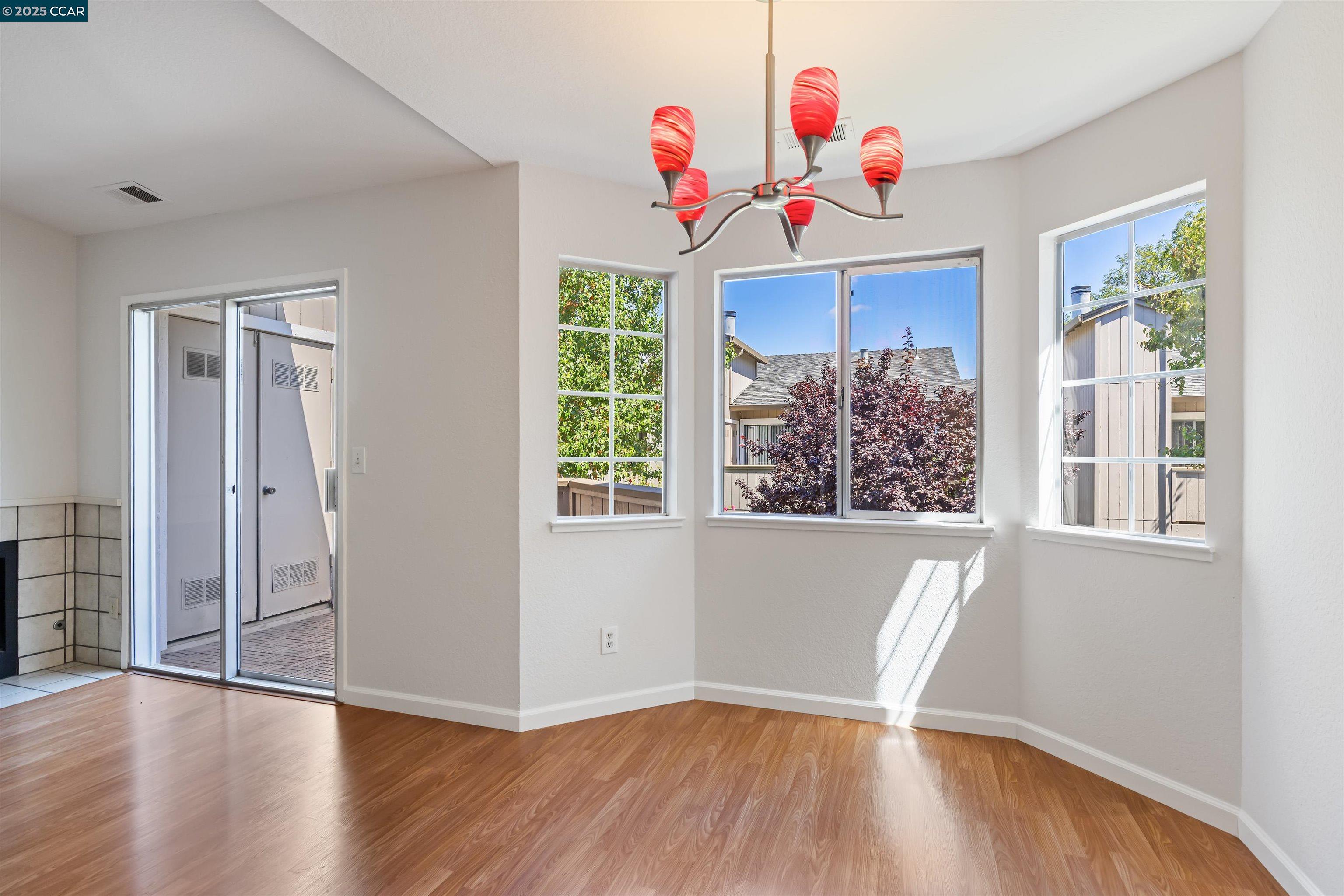 Detail Gallery Image 5 of 21 For 3450 Wine Cask Way, San Jose,  CA 95124 - 2 Beds | 2 Baths