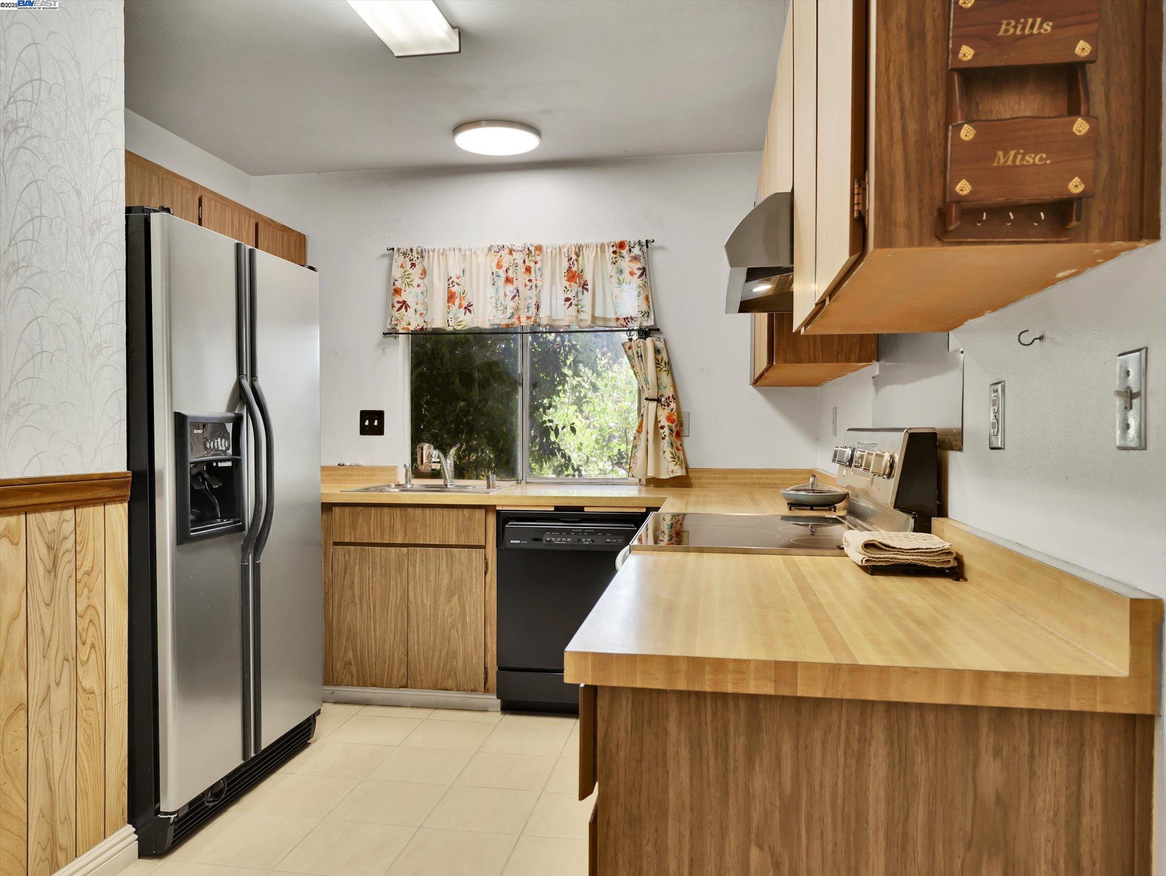 Detail Gallery Image 9 of 27 For 3257 Lake Mead Ct, Fremont,  CA 94555 - 3 Beds | 2 Baths