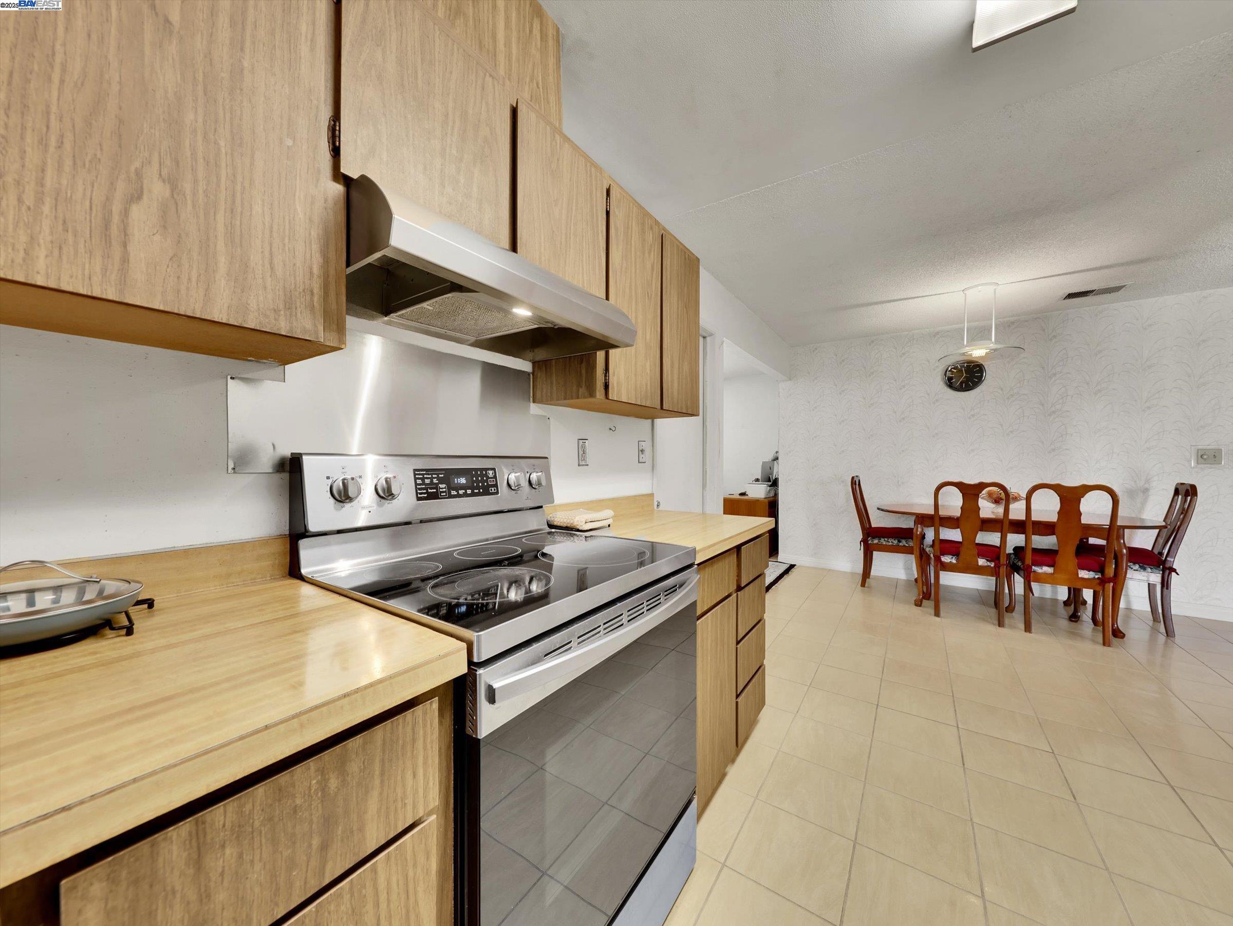 Detail Gallery Image 10 of 27 For 3257 Lake Mead Ct, Fremont,  CA 94555 - 3 Beds | 2 Baths