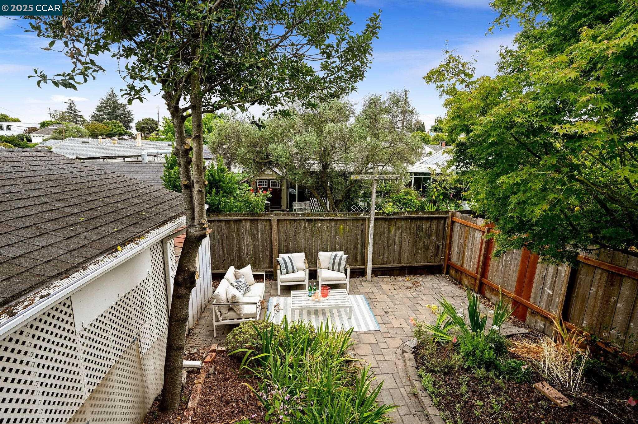 Detail Gallery Image 25 of 30 For 16063 Berkshire Dr, Castro Valley,  CA 94578 - 3 Beds | 2 Baths