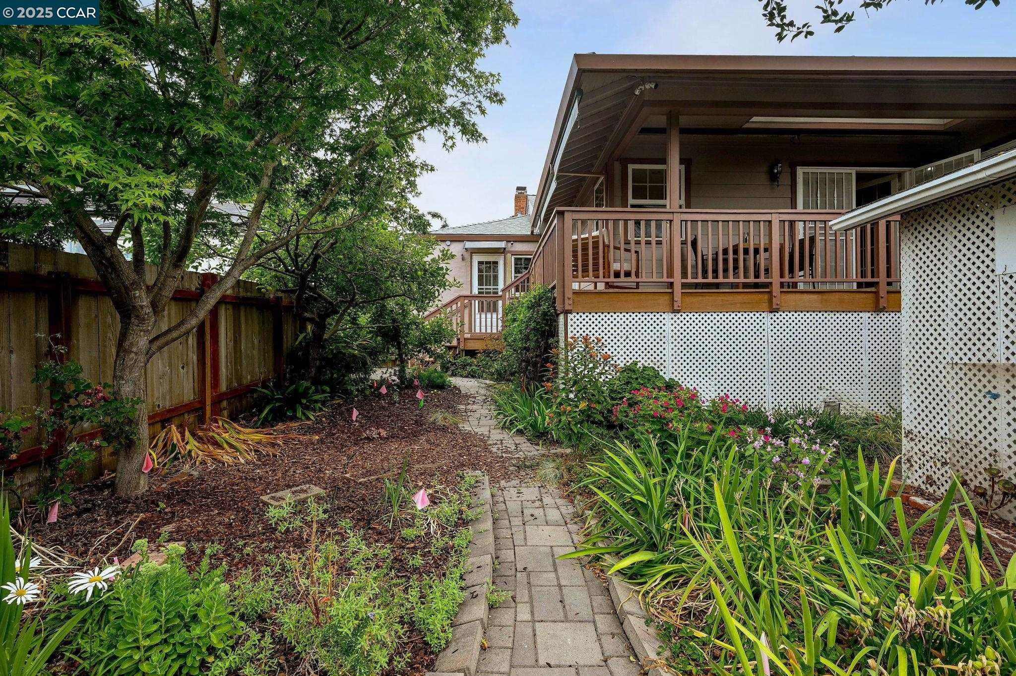 Detail Gallery Image 26 of 30 For 16063 Berkshire Dr, Castro Valley,  CA 94578 - 3 Beds | 2 Baths