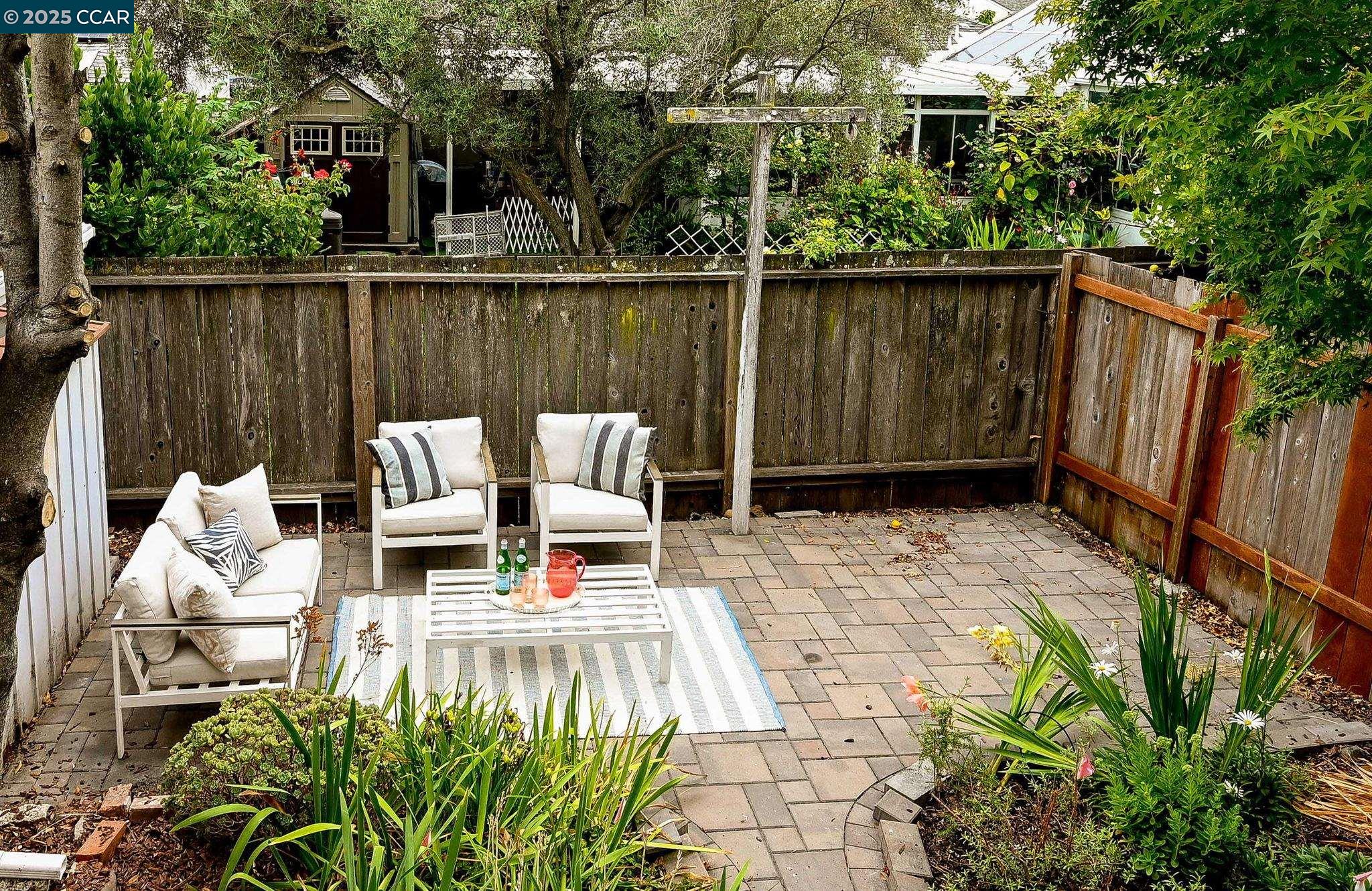 Detail Gallery Image 28 of 30 For 16063 Berkshire Dr, Castro Valley,  CA 94578 - 3 Beds | 2 Baths