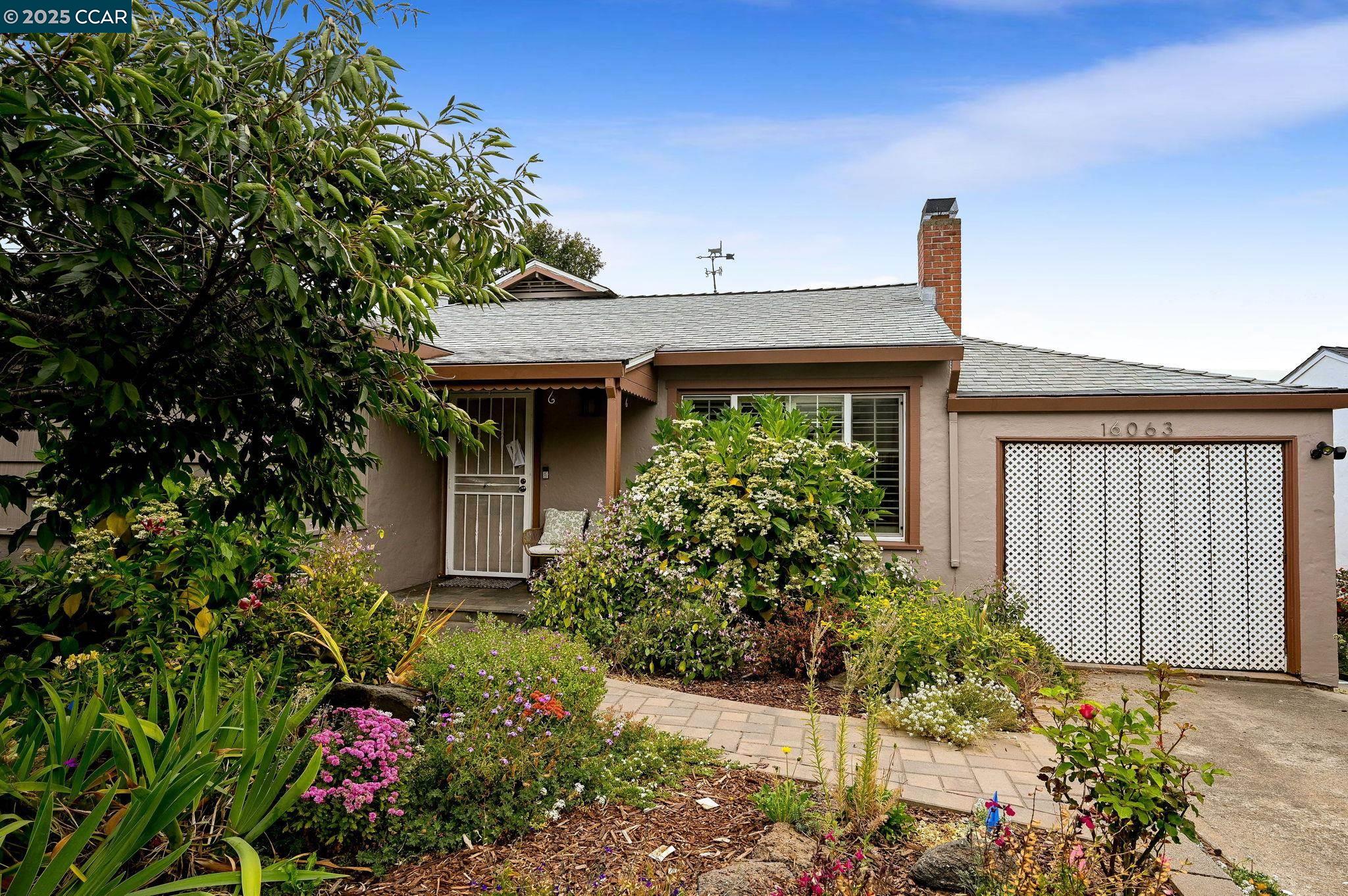 Detail Gallery Image 4 of 30 For 16063 Berkshire Dr, Castro Valley,  CA 94578 - 3 Beds | 2 Baths