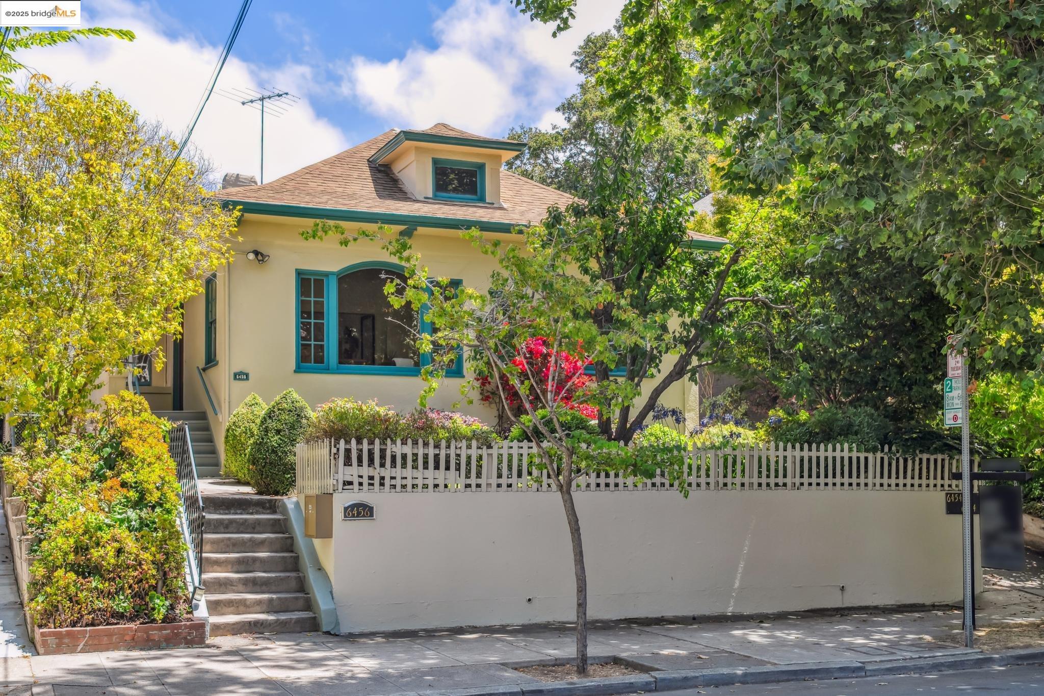 Detail Gallery Image 1 of 1 For 6456 Hillegass Ave, Oakland,  CA 94618 - 3 Beds | 2 Baths