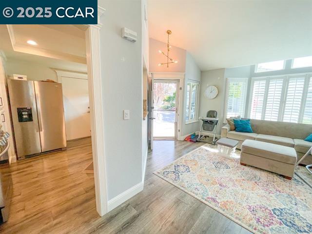 Detail Gallery Image 4 of 12 For 232 Oneil Cir, Hercules,  CA 94547 - 2 Beds | 2 Baths