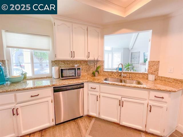 Detail Gallery Image 8 of 12 For 232 Oneil Cir, Hercules,  CA 94547 - 2 Beds | 2 Baths