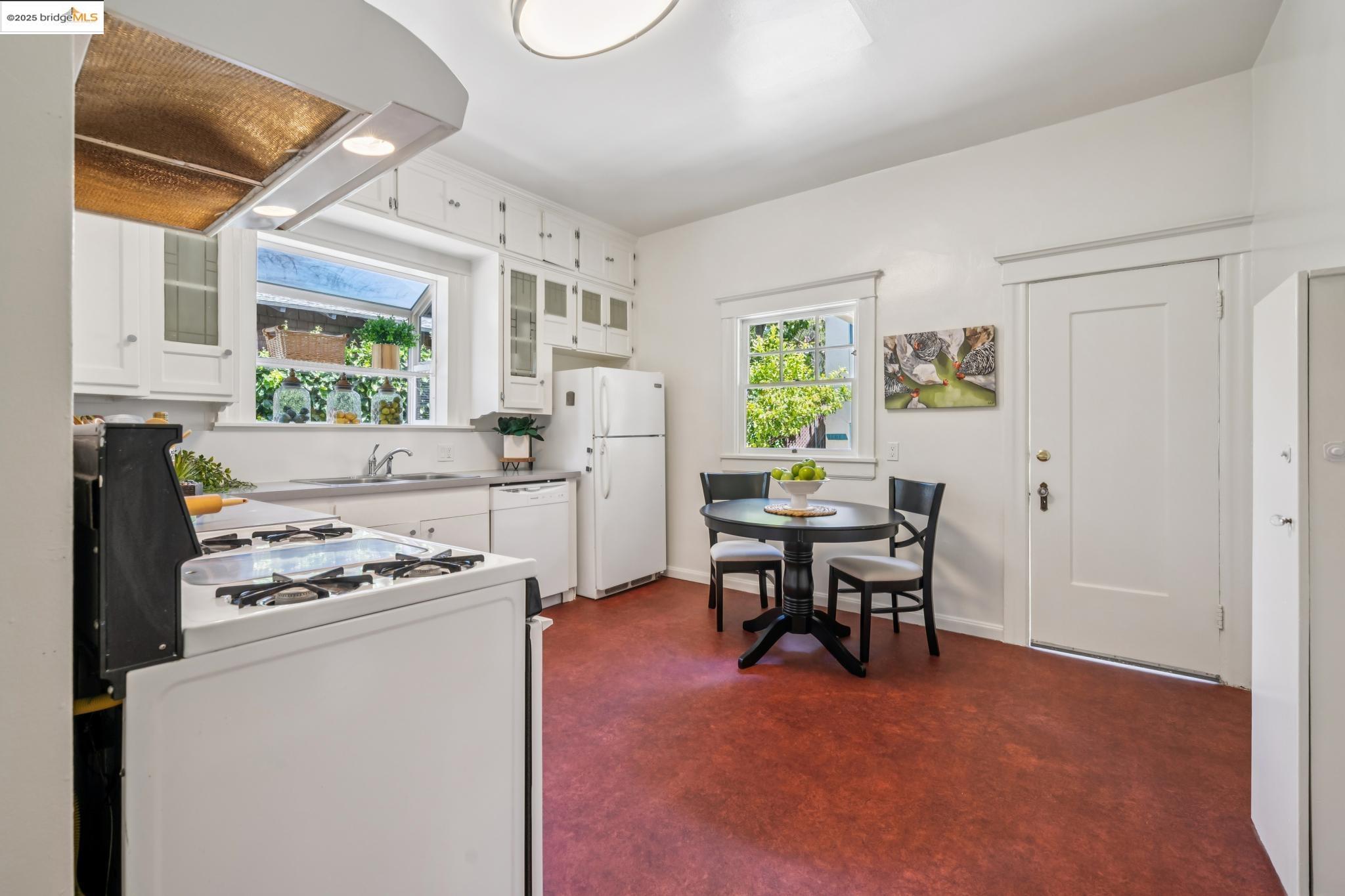 Detail Gallery Image 11 of 39 For 6456 Hillegass Ave, Oakland,  CA 94618 - – Beds | – Baths