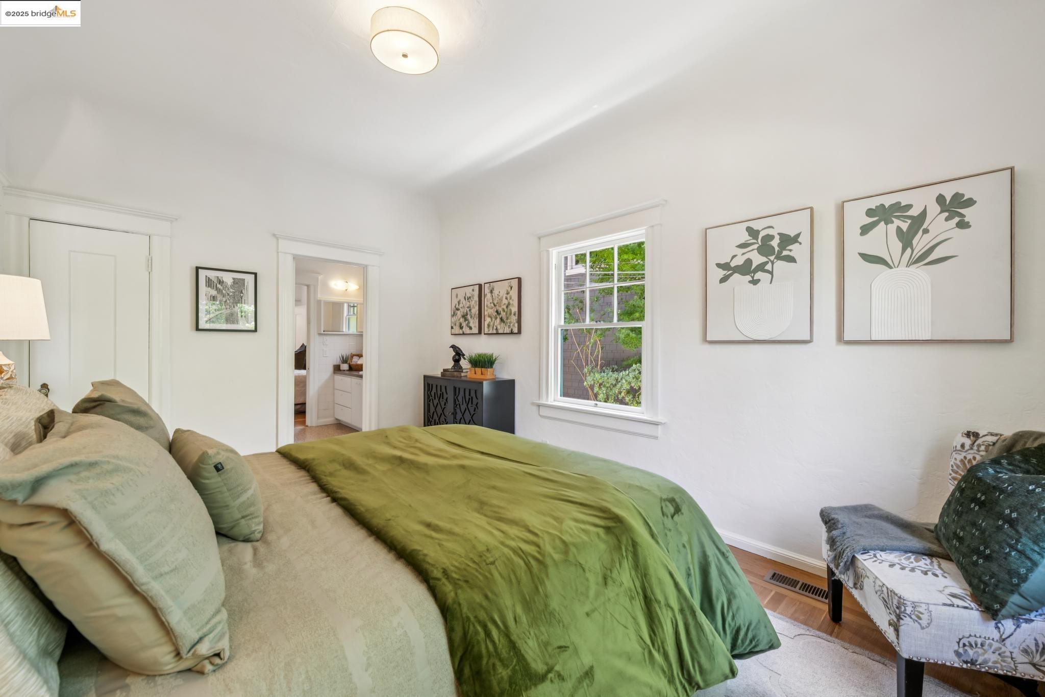 Detail Gallery Image 14 of 39 For 6456 Hillegass Ave, Oakland,  CA 94618 - – Beds | – Baths