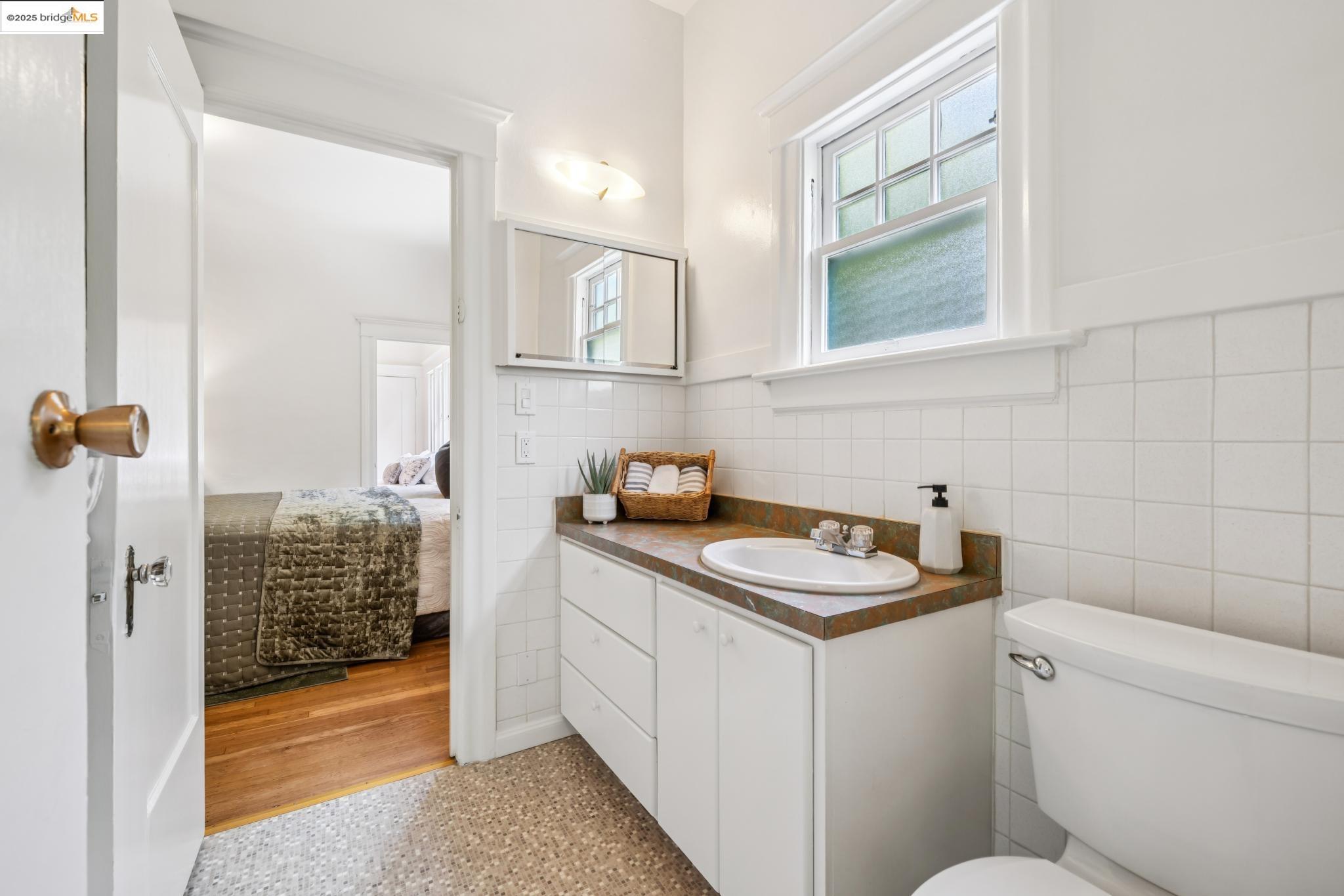 Detail Gallery Image 17 of 39 For 6456 Hillegass Ave, Oakland,  CA 94618 - – Beds | – Baths