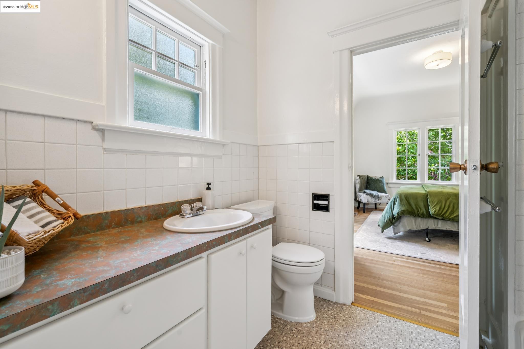 Detail Gallery Image 18 of 39 For 6456 Hillegass Ave, Oakland,  CA 94618 - – Beds | – Baths