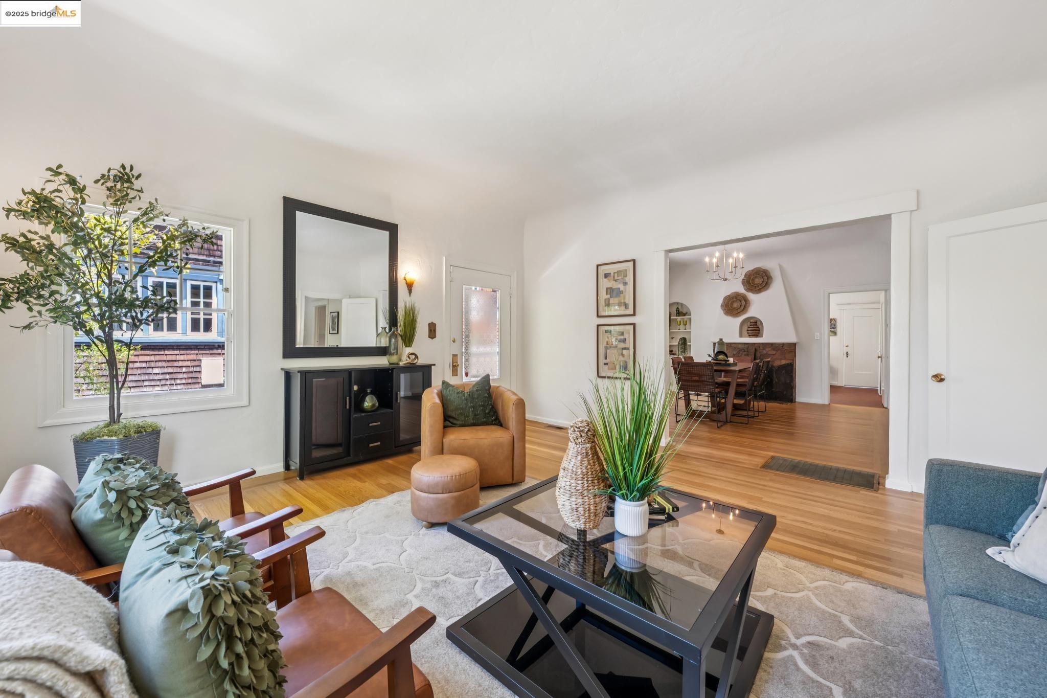 Detail Gallery Image 3 of 39 For 6456 Hillegass Ave, Oakland,  CA 94618 - – Beds | – Baths