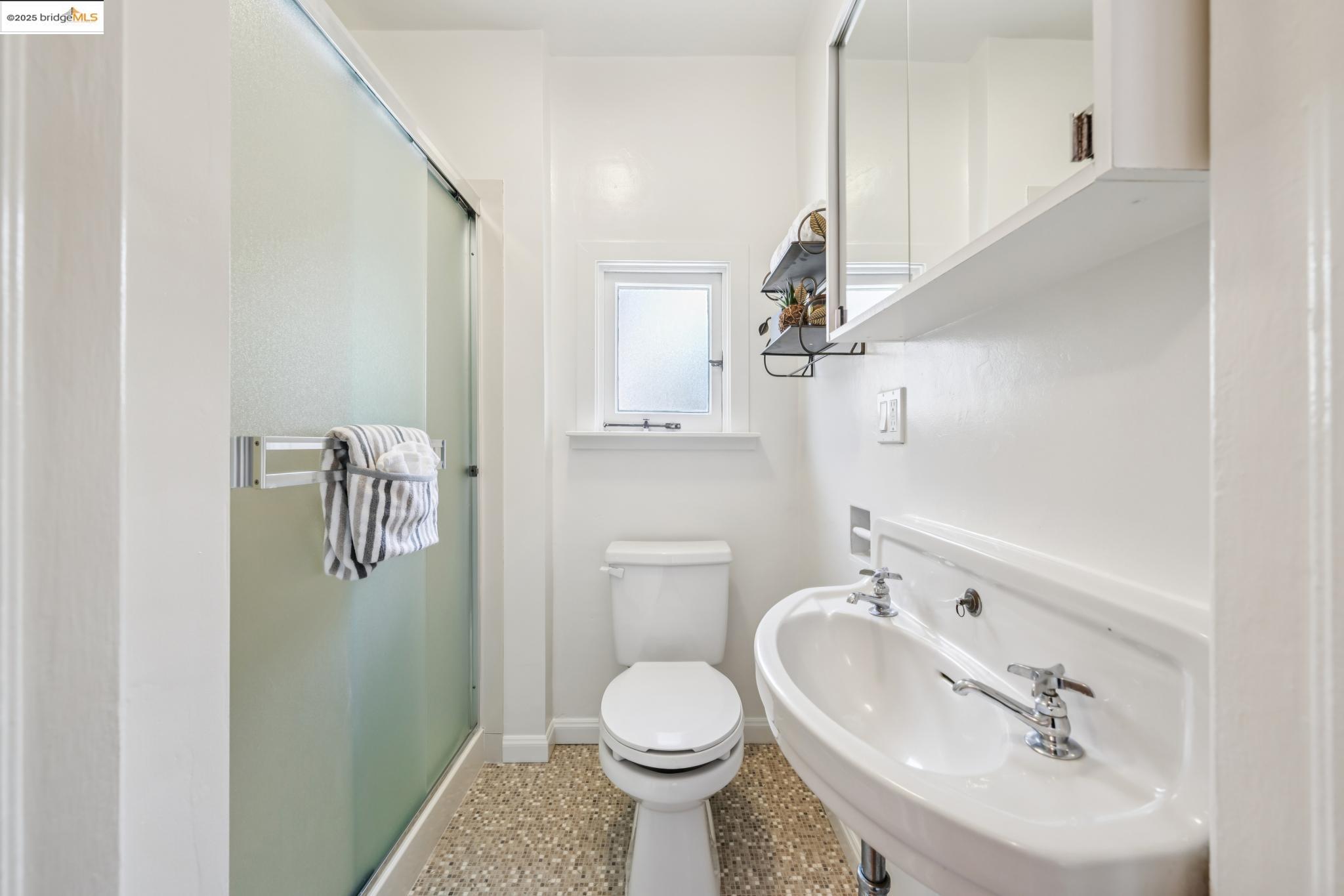 Detail Gallery Image 21 of 39 For 6456 Hillegass Ave, Oakland,  CA 94618 - – Beds | – Baths