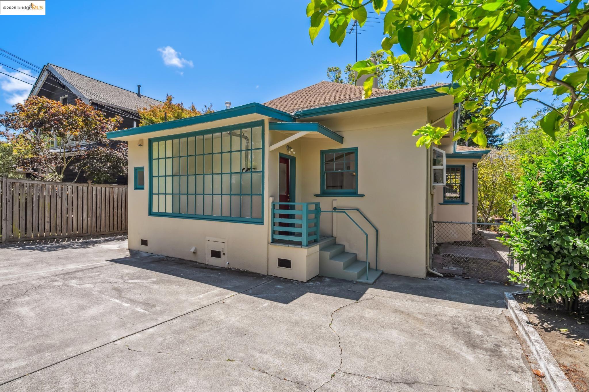 Detail Gallery Image 22 of 39 For 6456 Hillegass Ave, Oakland,  CA 94618 - – Beds | – Baths