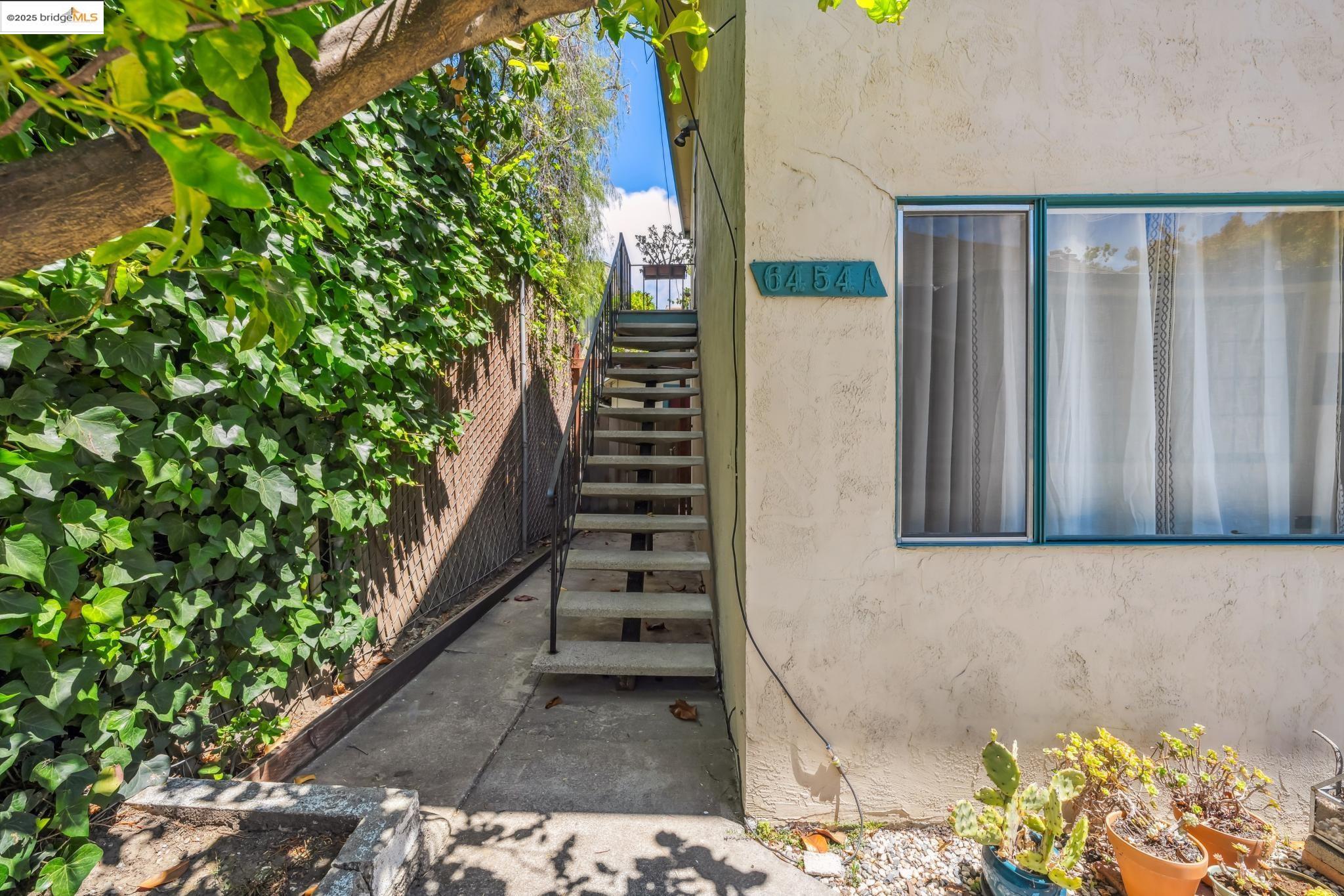 Detail Gallery Image 25 of 39 For 6456 Hillegass Ave, Oakland,  CA 94618 - – Beds | – Baths