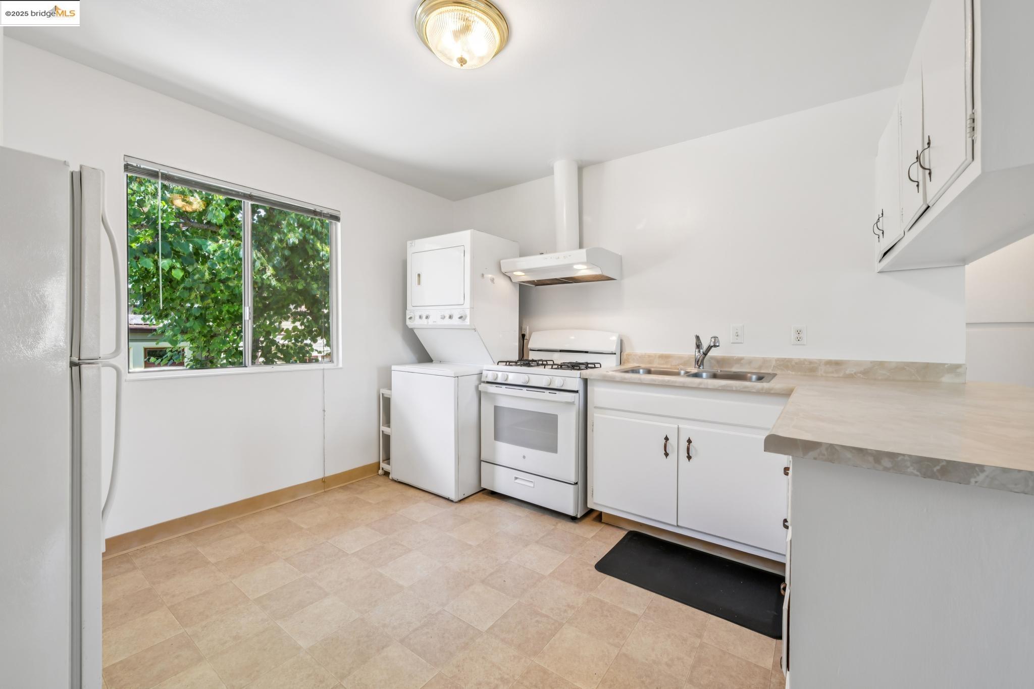 Detail Gallery Image 31 of 39 For 6456 Hillegass Ave, Oakland,  CA 94618 - – Beds | – Baths